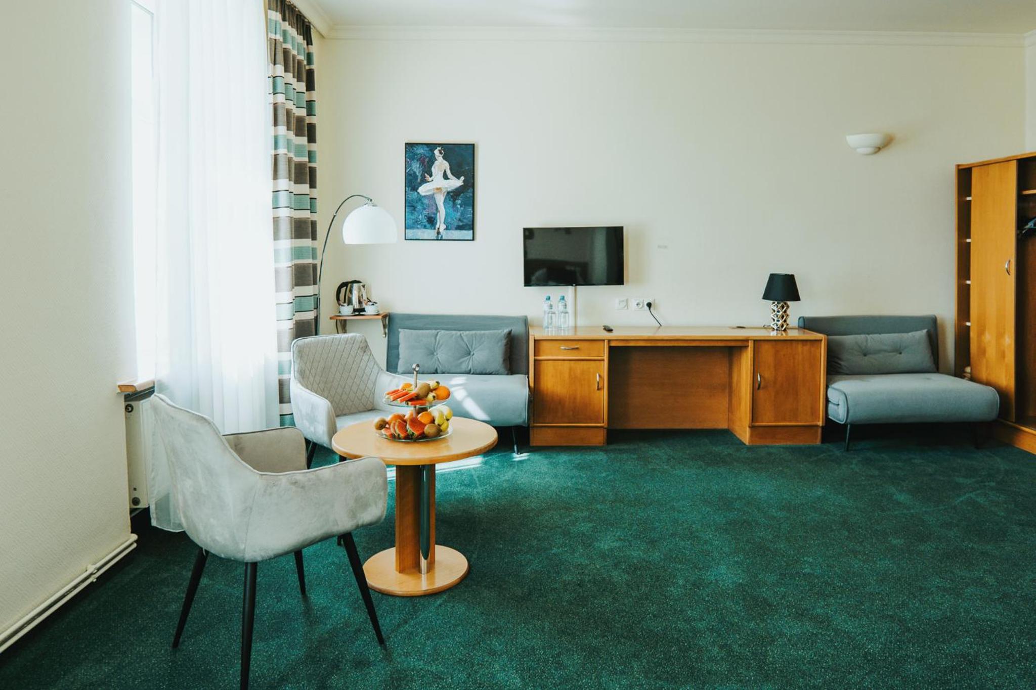 Large Double or Twin Room - Photo 9