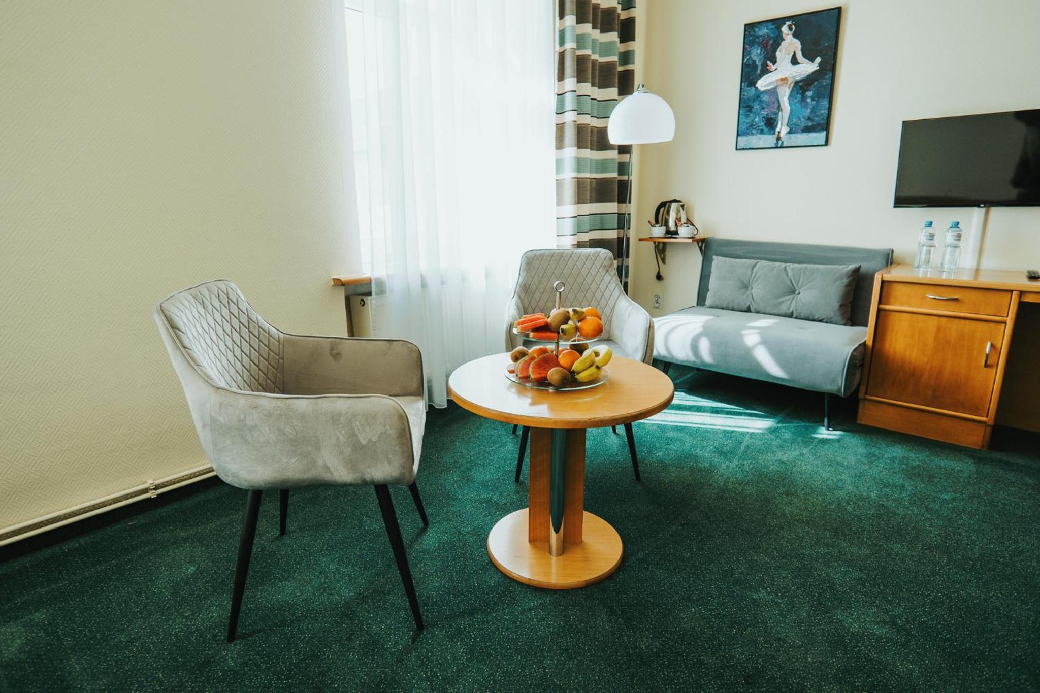 Large Double or Twin Room - Photo 1