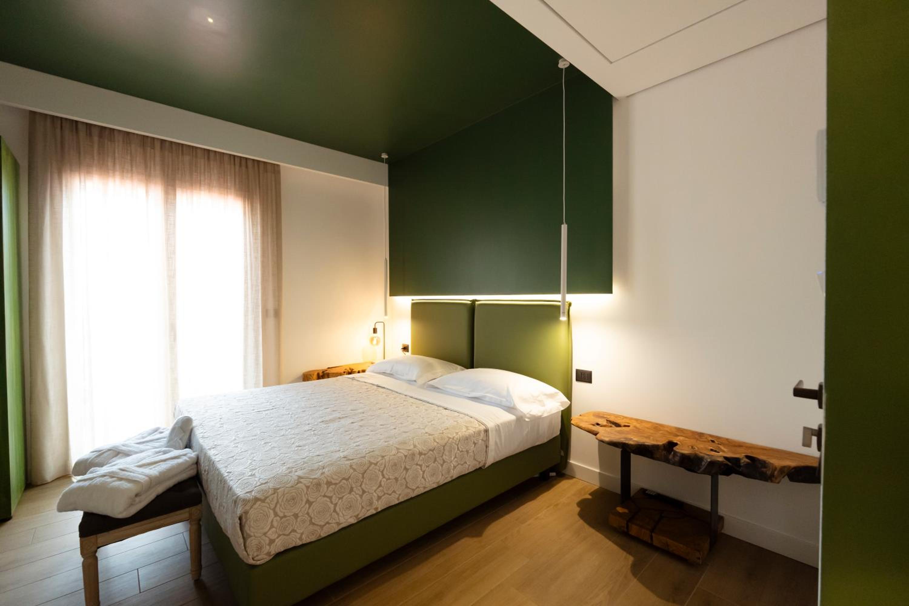 Double Room with Spa Bath - Photo 1