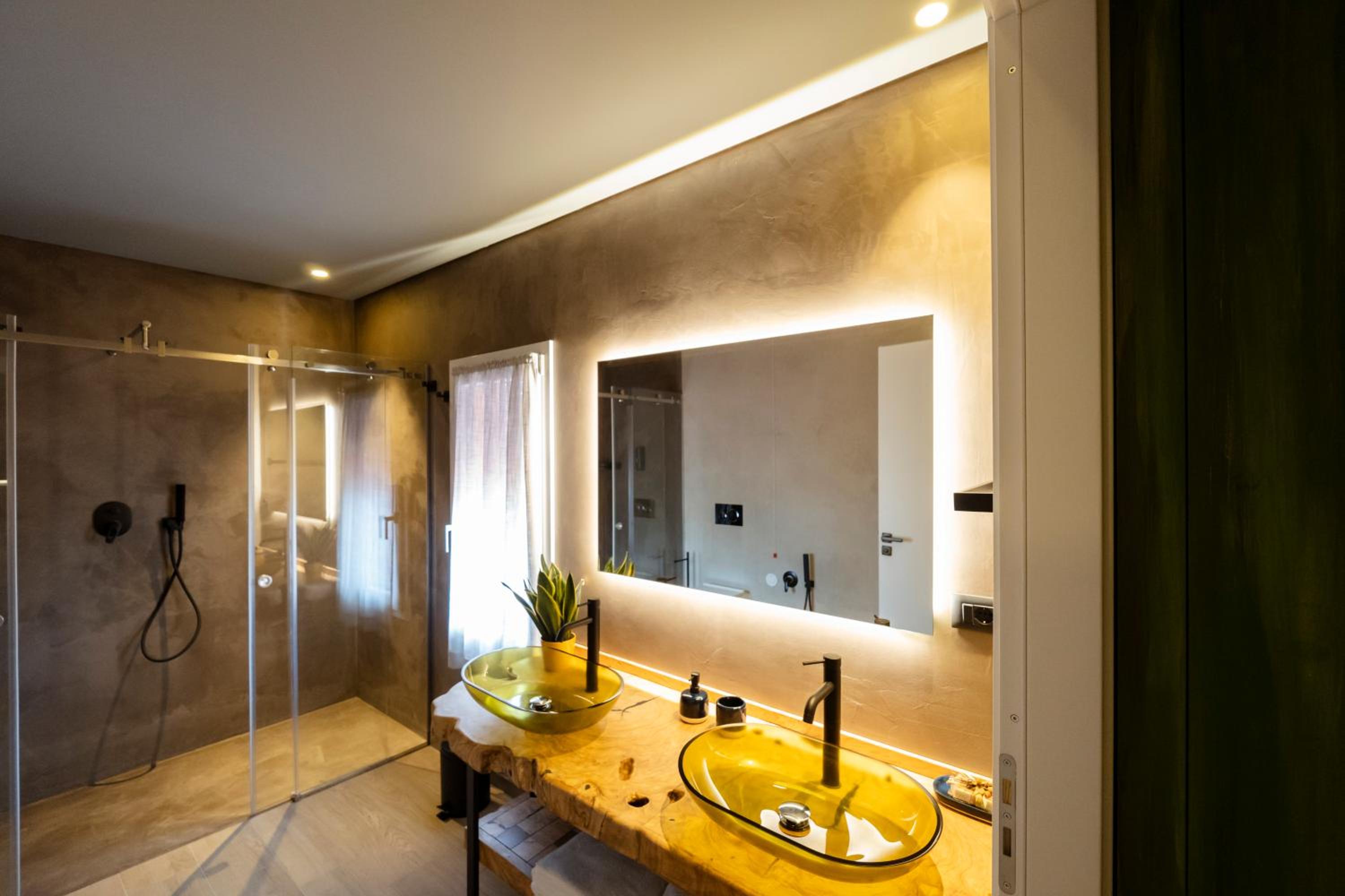 Double Room with Spa Bath - Photo 8