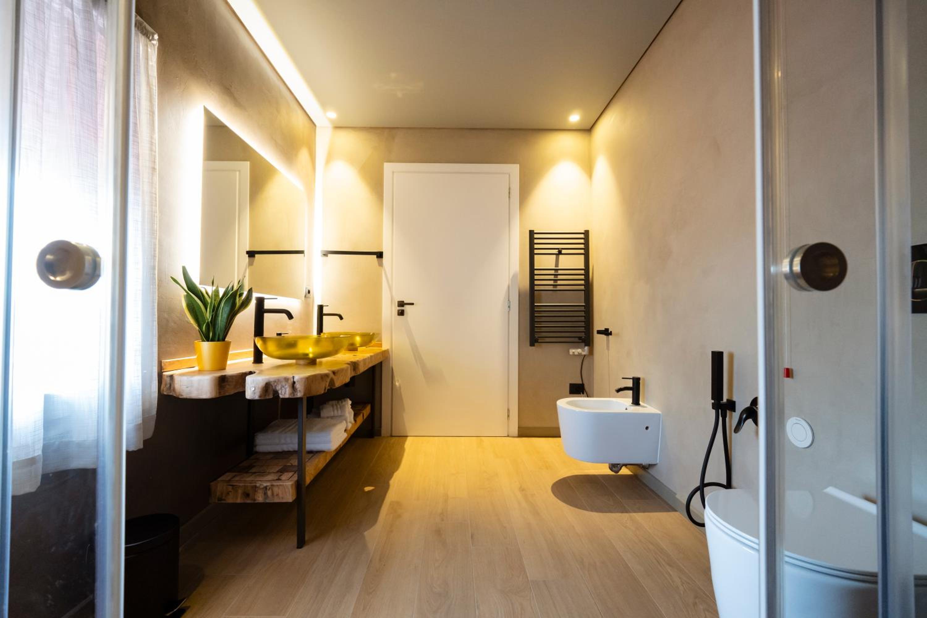 Double Room with Spa Bath - Photo 5