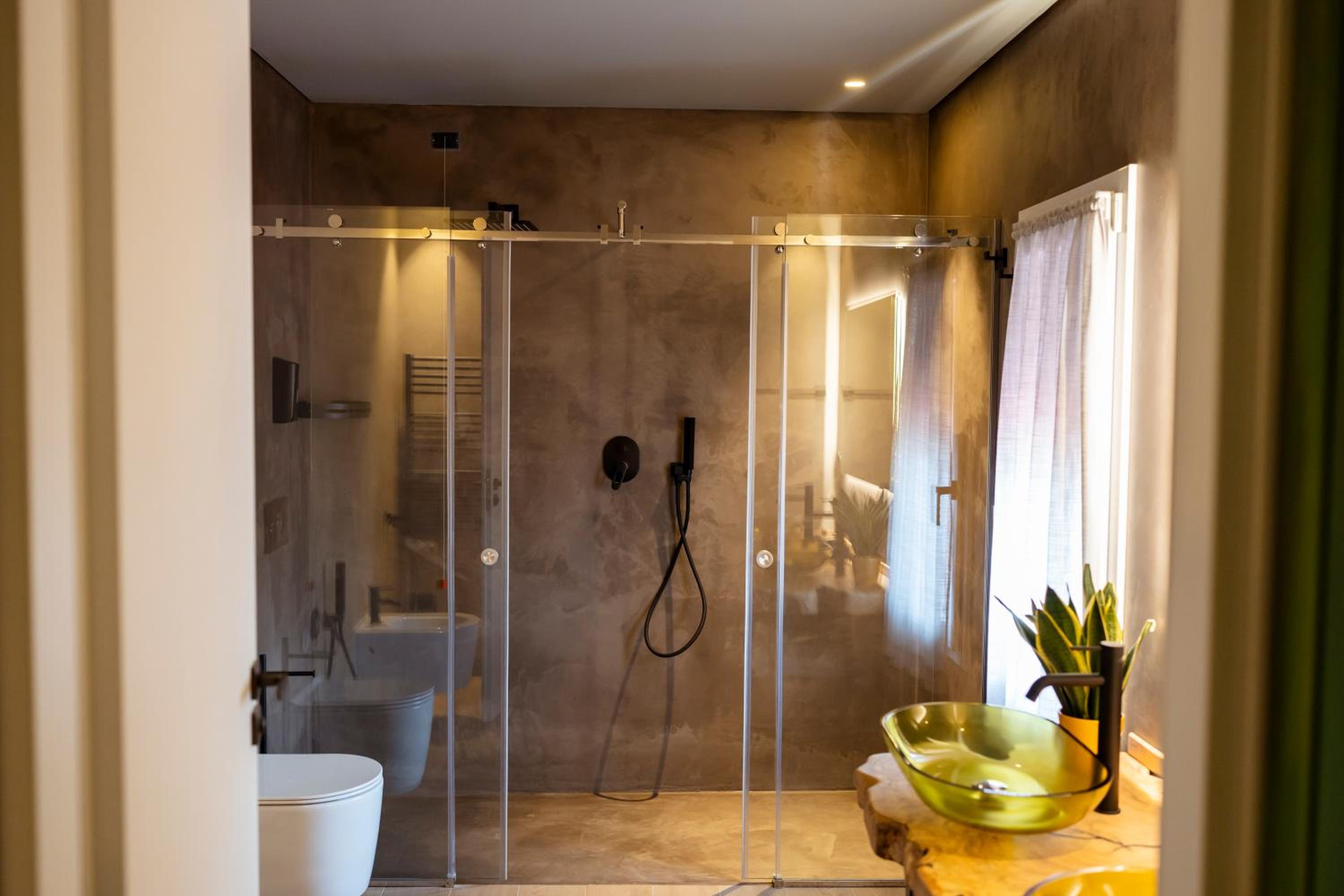 Double Room with Spa Bath - Photo 4