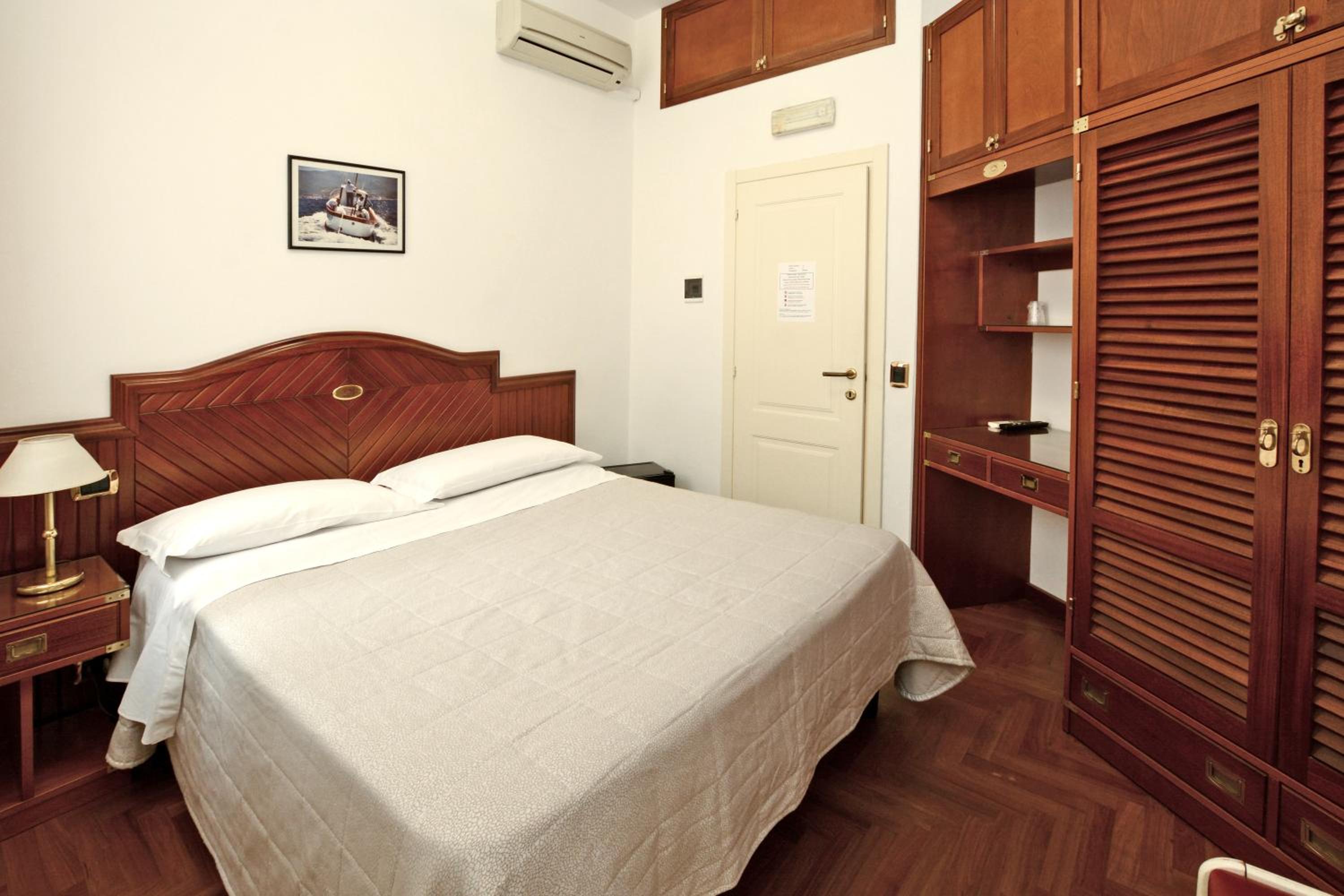 Economy Double Room photo 1