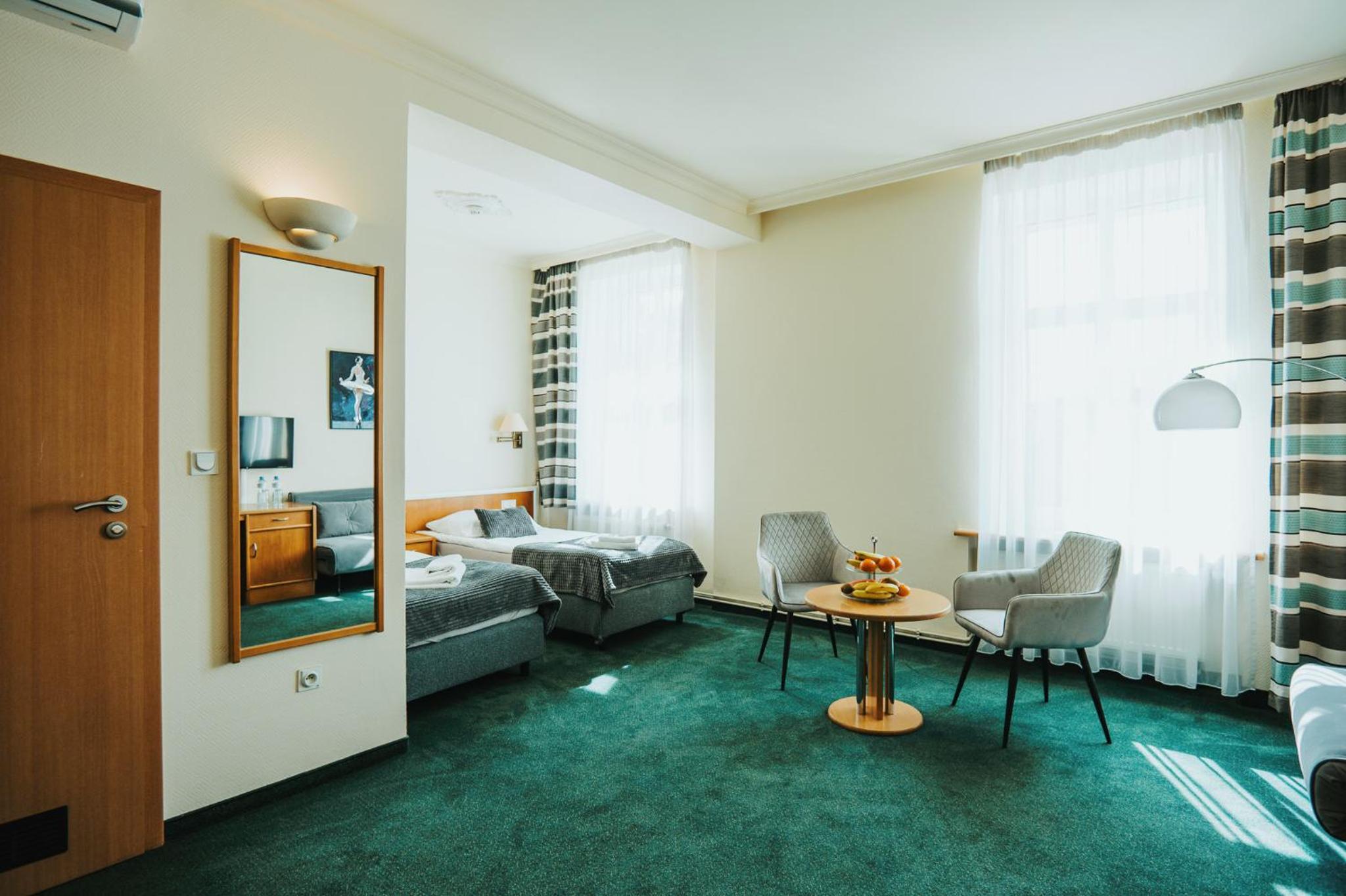 Large Double or Twin Room - Photo 6