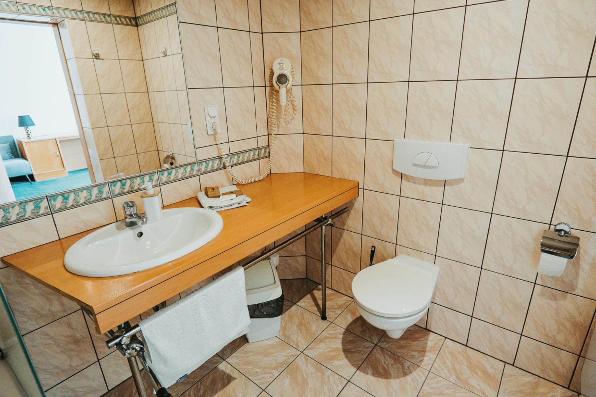 Large Double or Twin Room - Photo 4