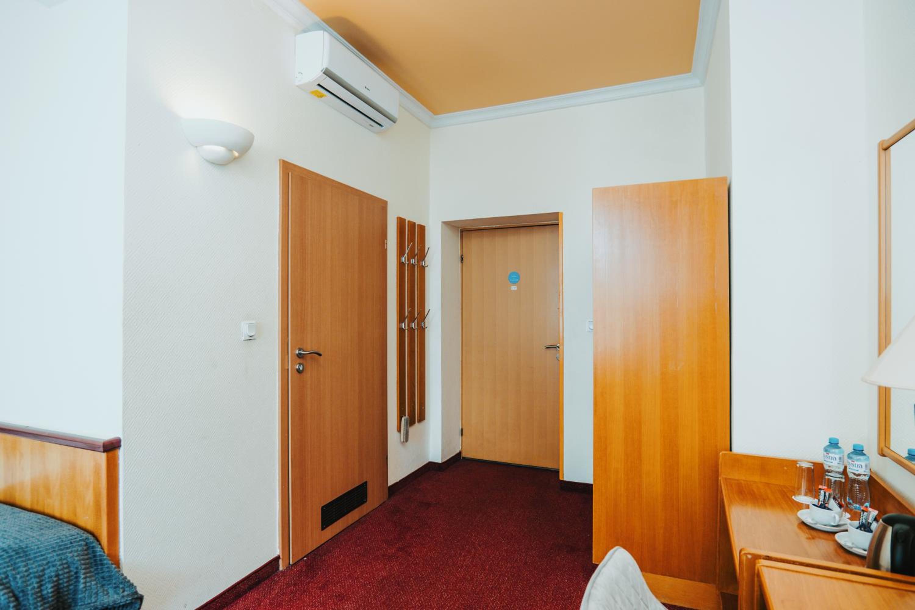 Double Room - Disability Access - Photo 6