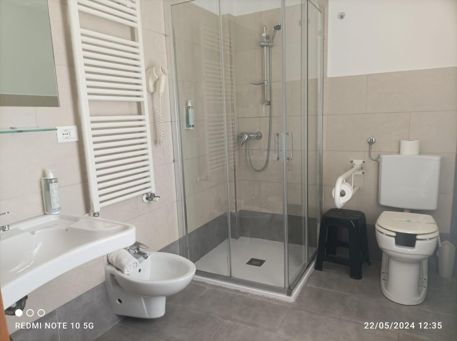 Quadruple Room - Photo 3