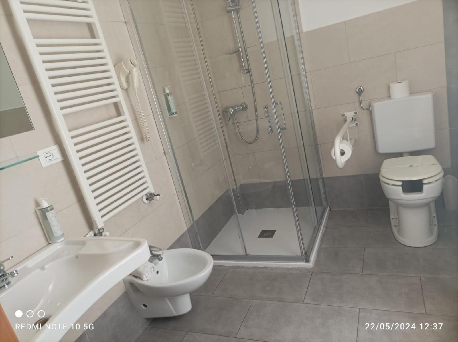 Quadruple Room - Photo 15