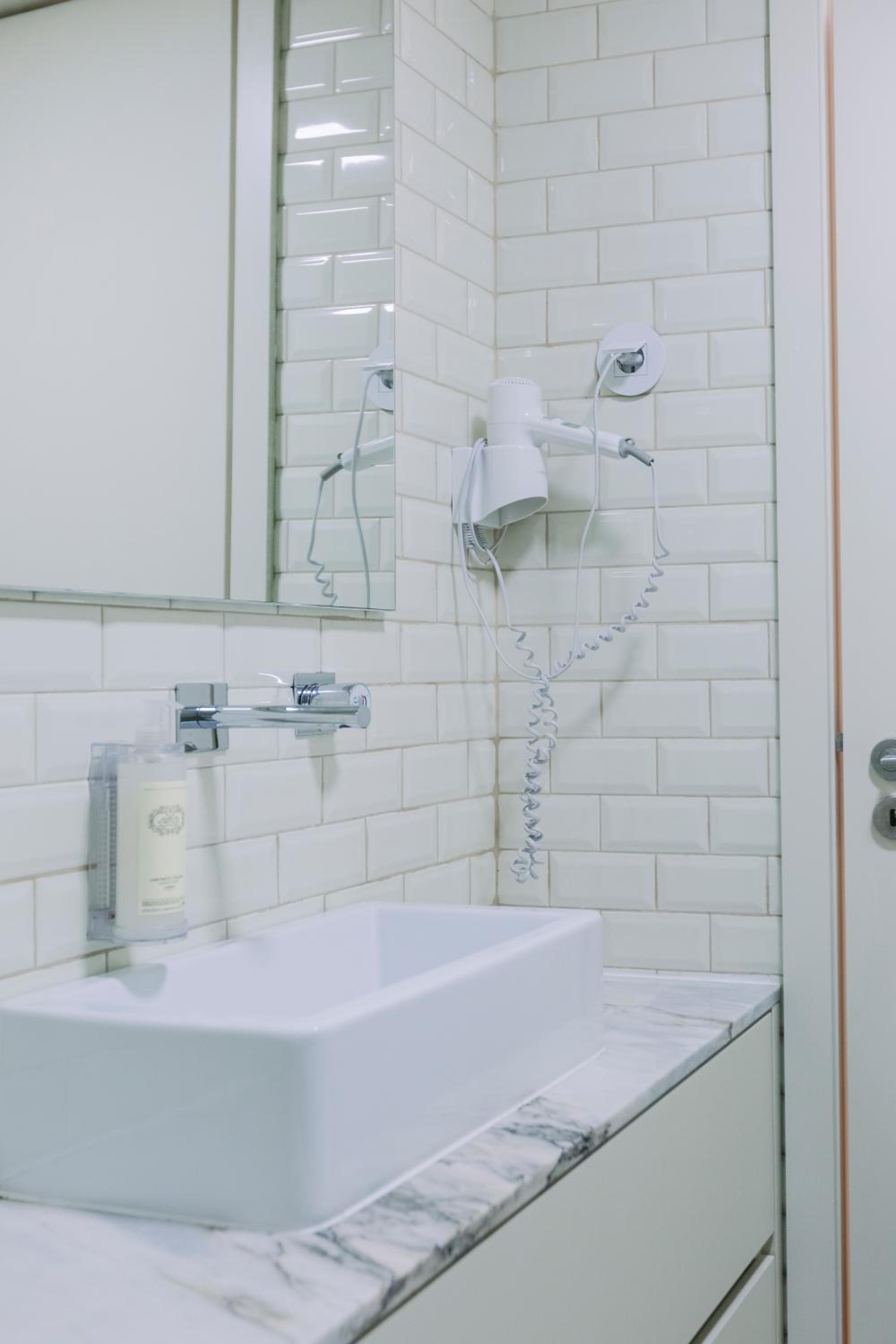 Studio Apartment thumbnail 5