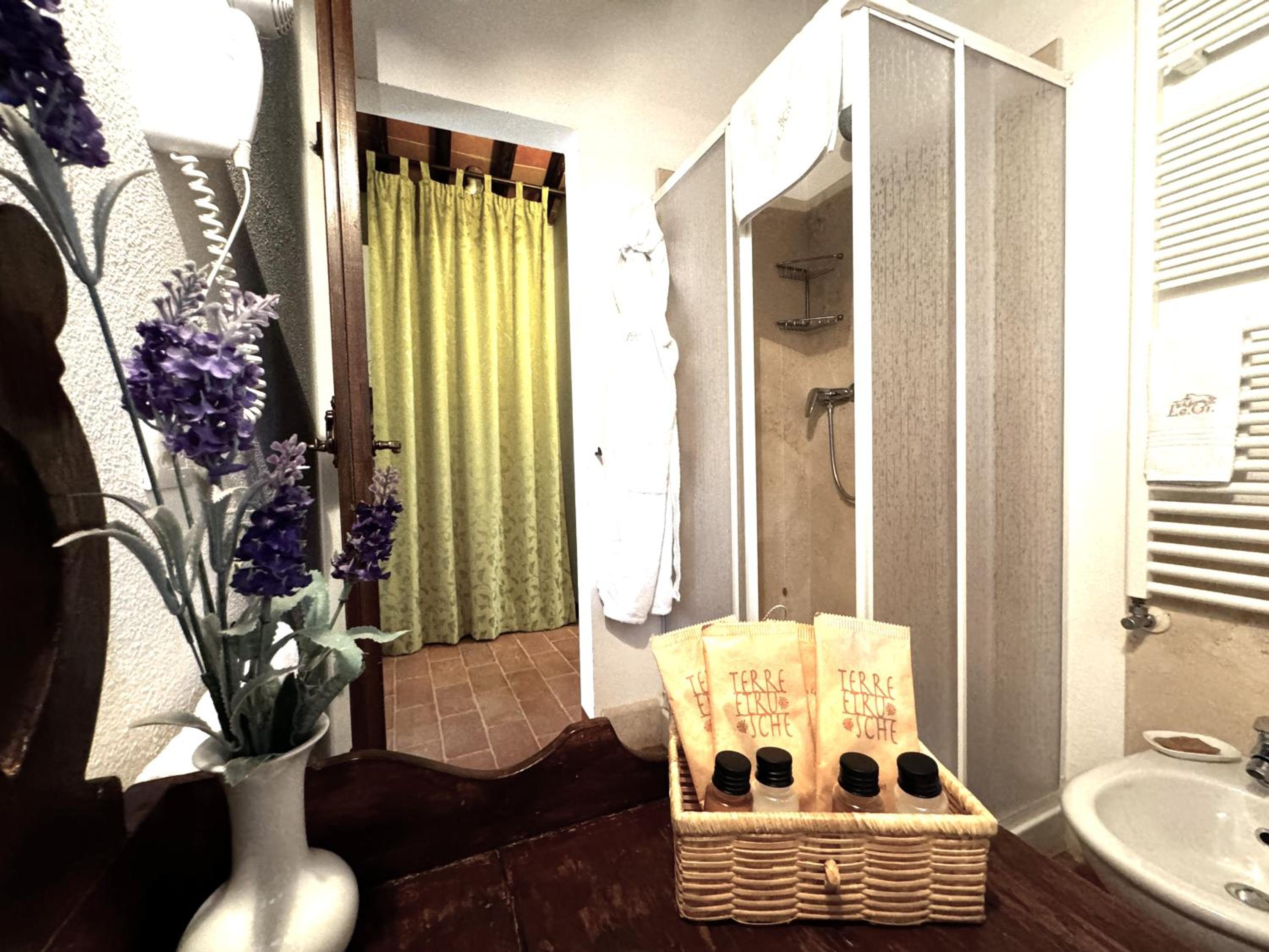 Apartment with Balcony photo 3