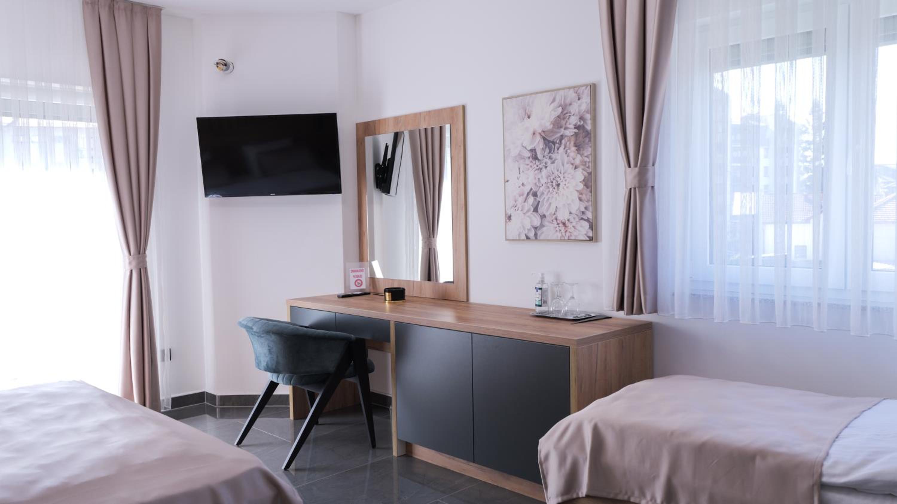 Deluxe Twin Room photo 3