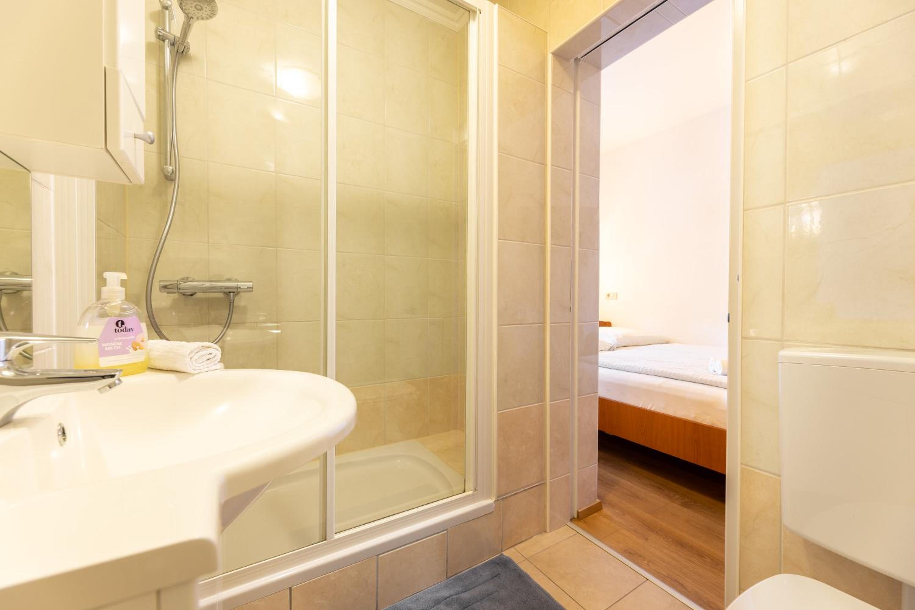 Double Room - Photo 3