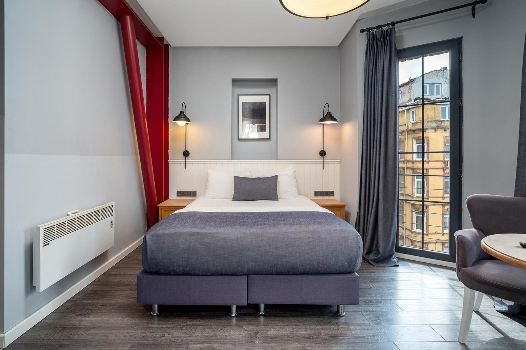 One-Bedroom Apartment with City View photo 2