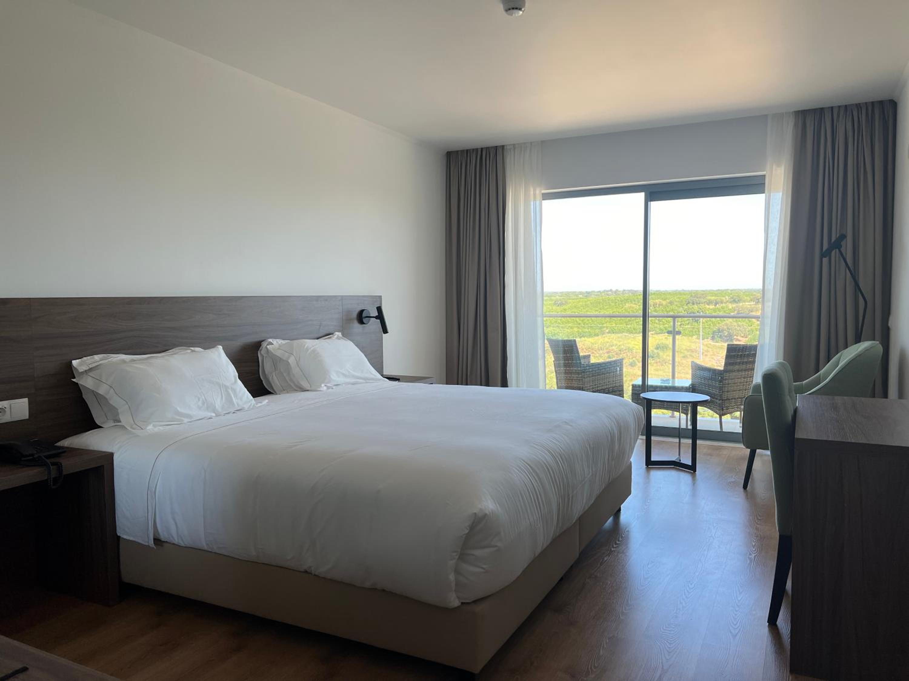 King Room with Balcony - Photo 2