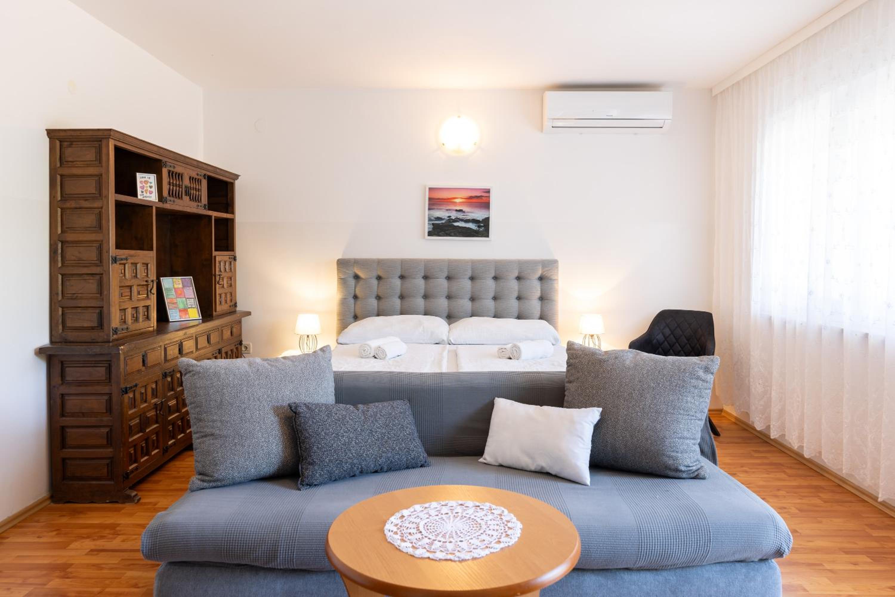 Apartment with Terrace - Photo 2