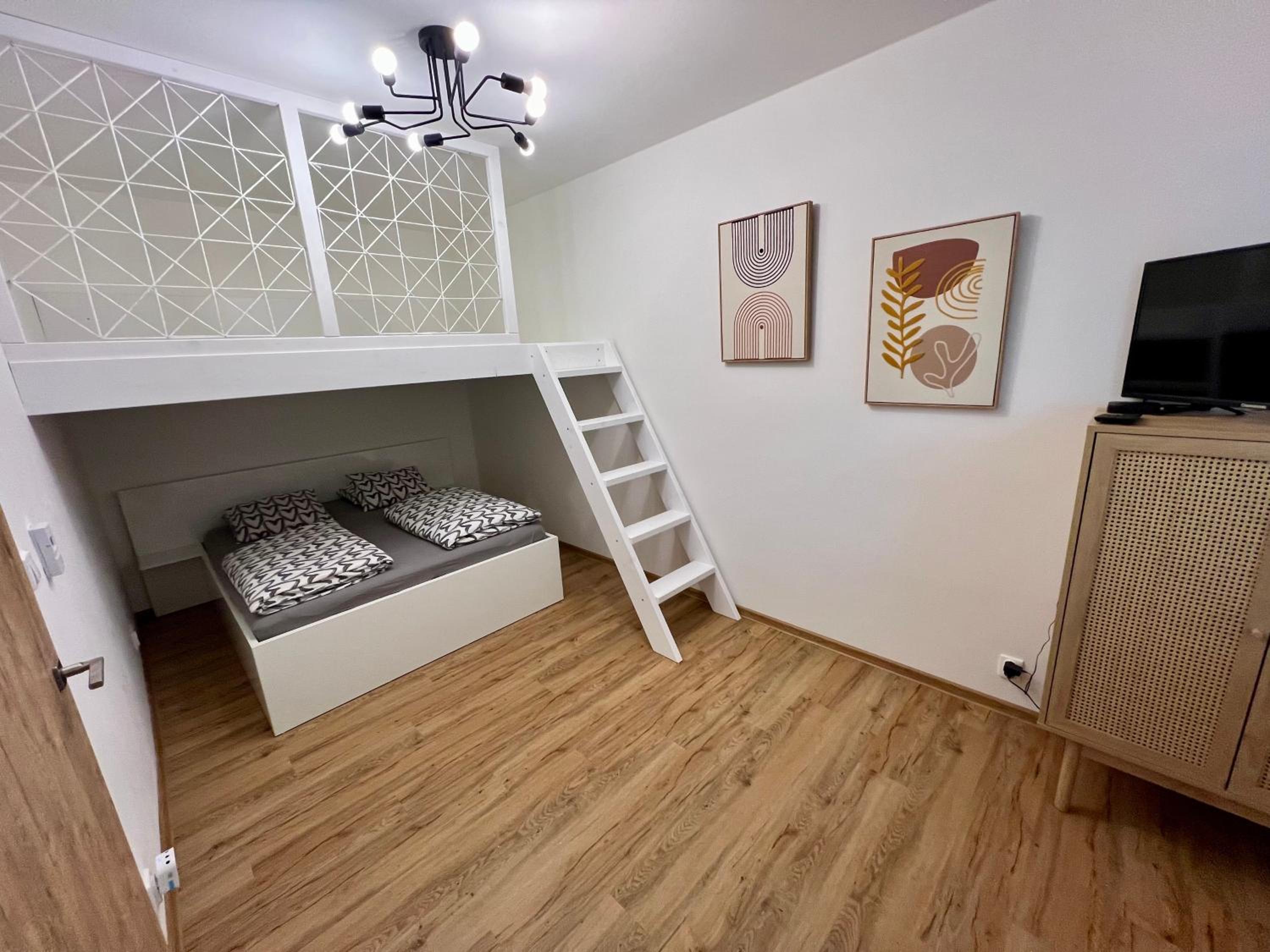 One-Bedroom Apartment photo 1