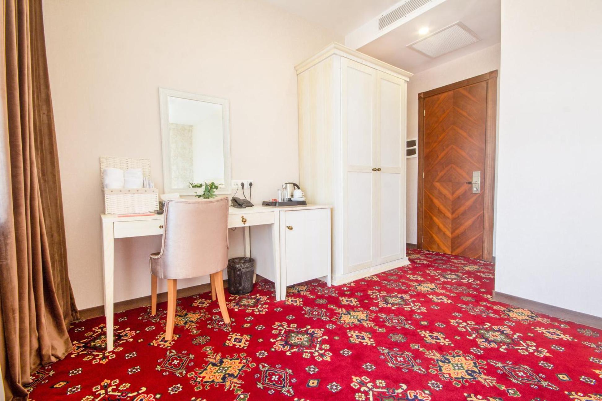 Superior Double Or Twin Room With Terrace - Photo 3