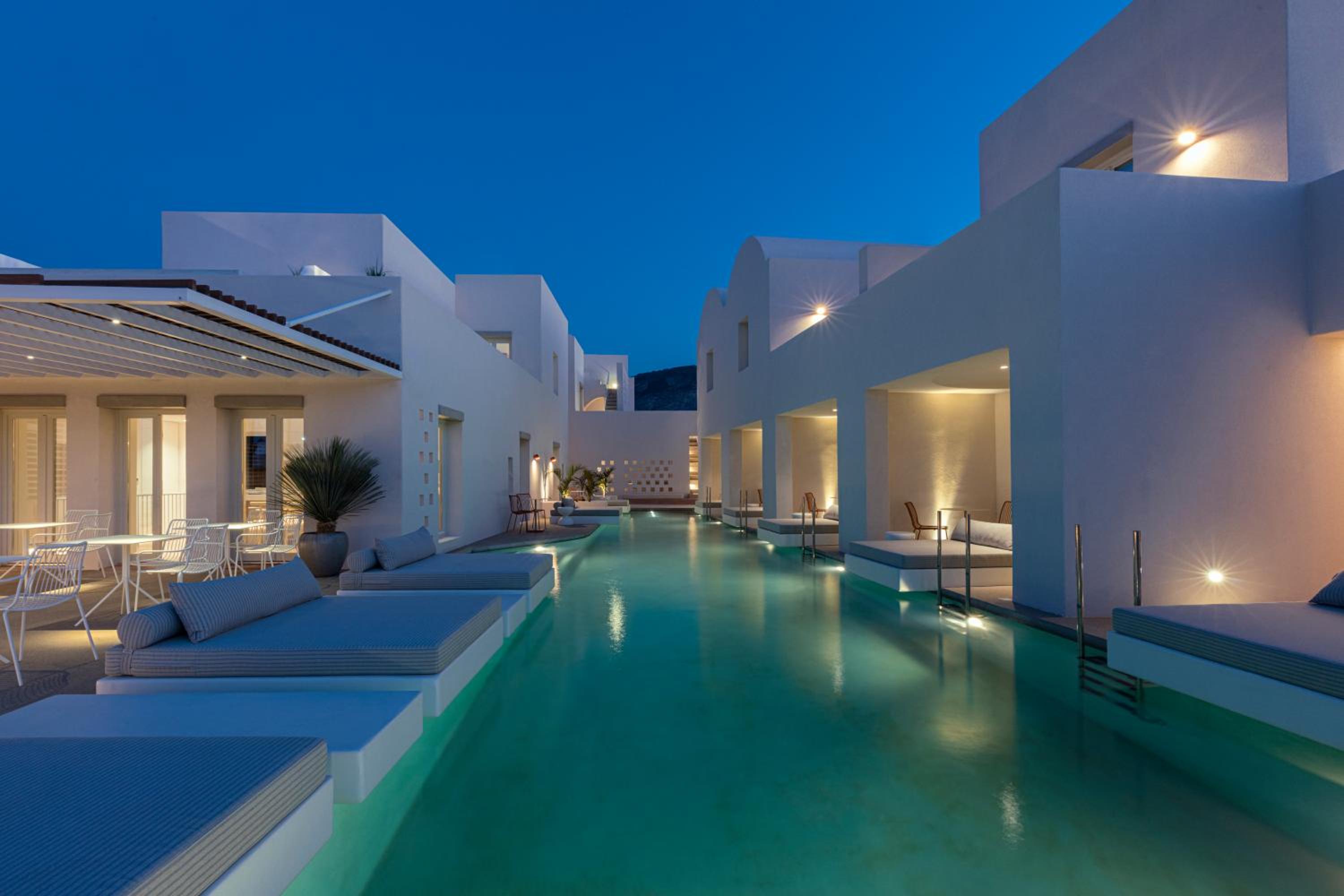 Junior Suite with Shared Pool photo 3