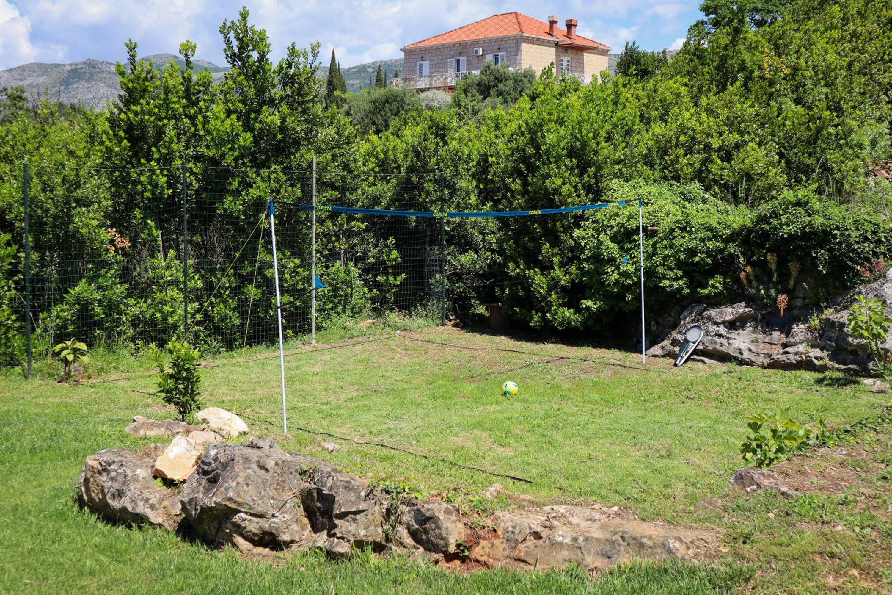 Two Bedroom Apartment with Terrace and Garden View photo 3