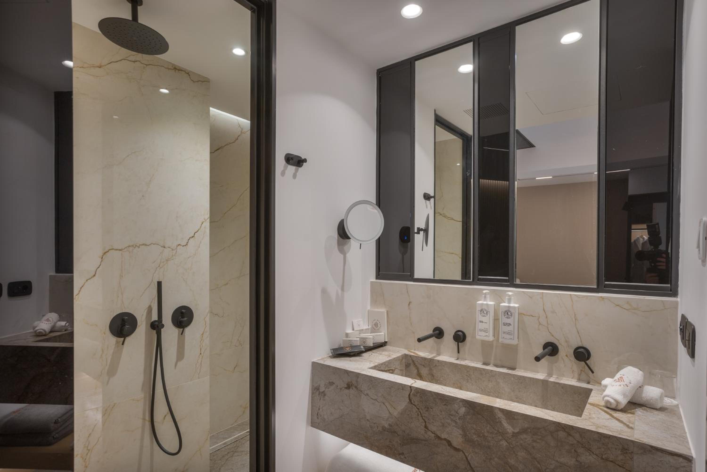 Junior Suite with Private Pool - Photo 5