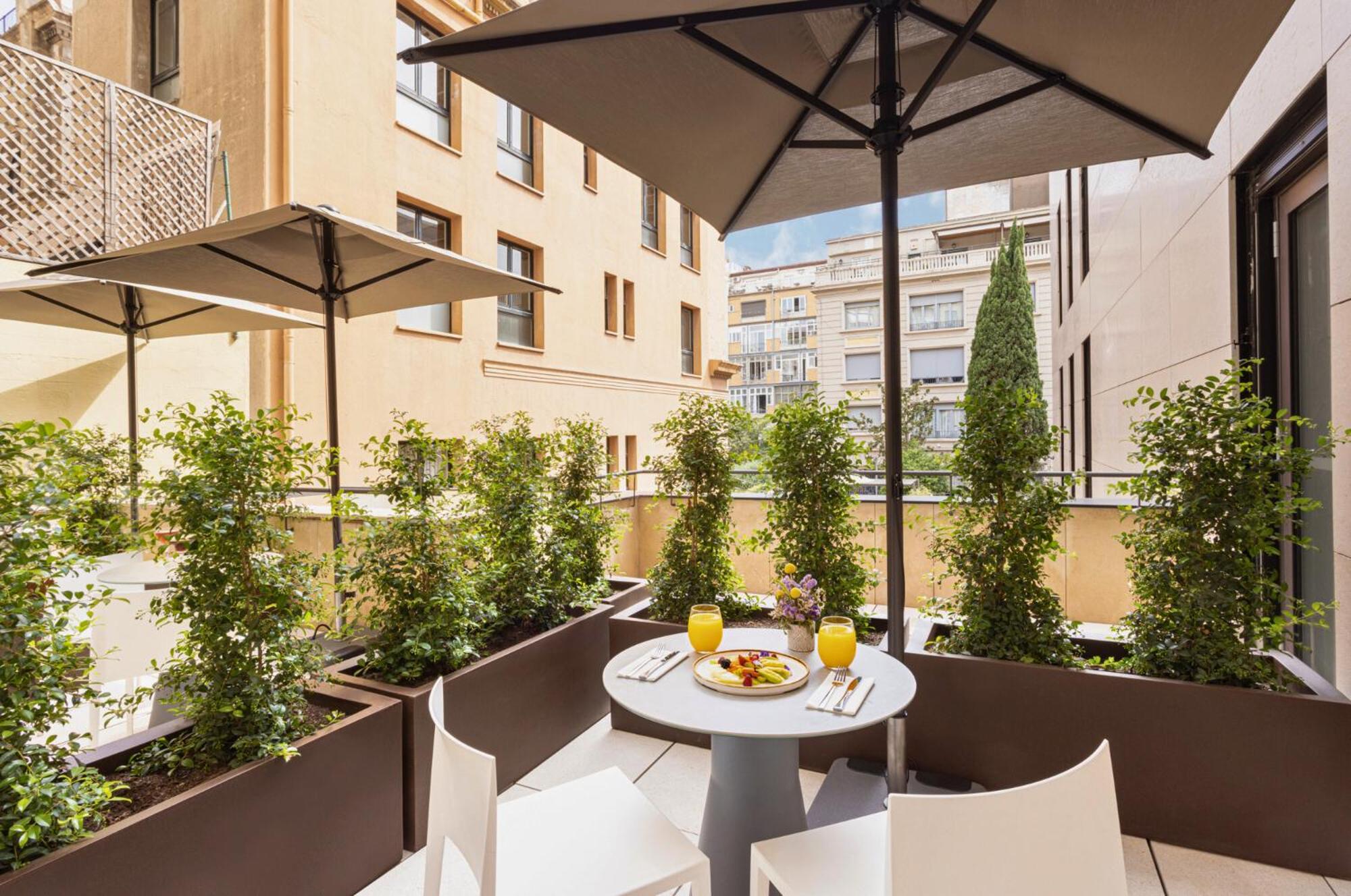 Deluxe Double Room with Balcony photo 3