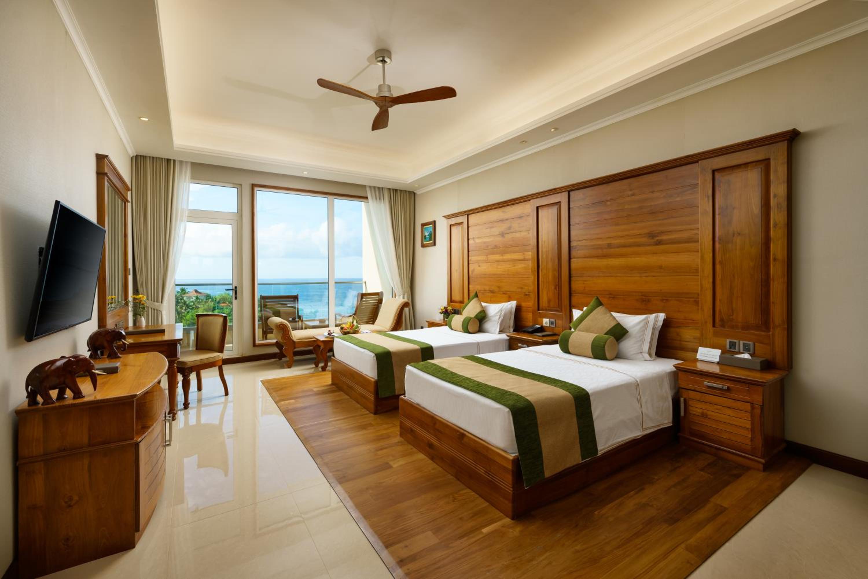 Deluxe twin room with sea view and 10 % discount on SPA treatments