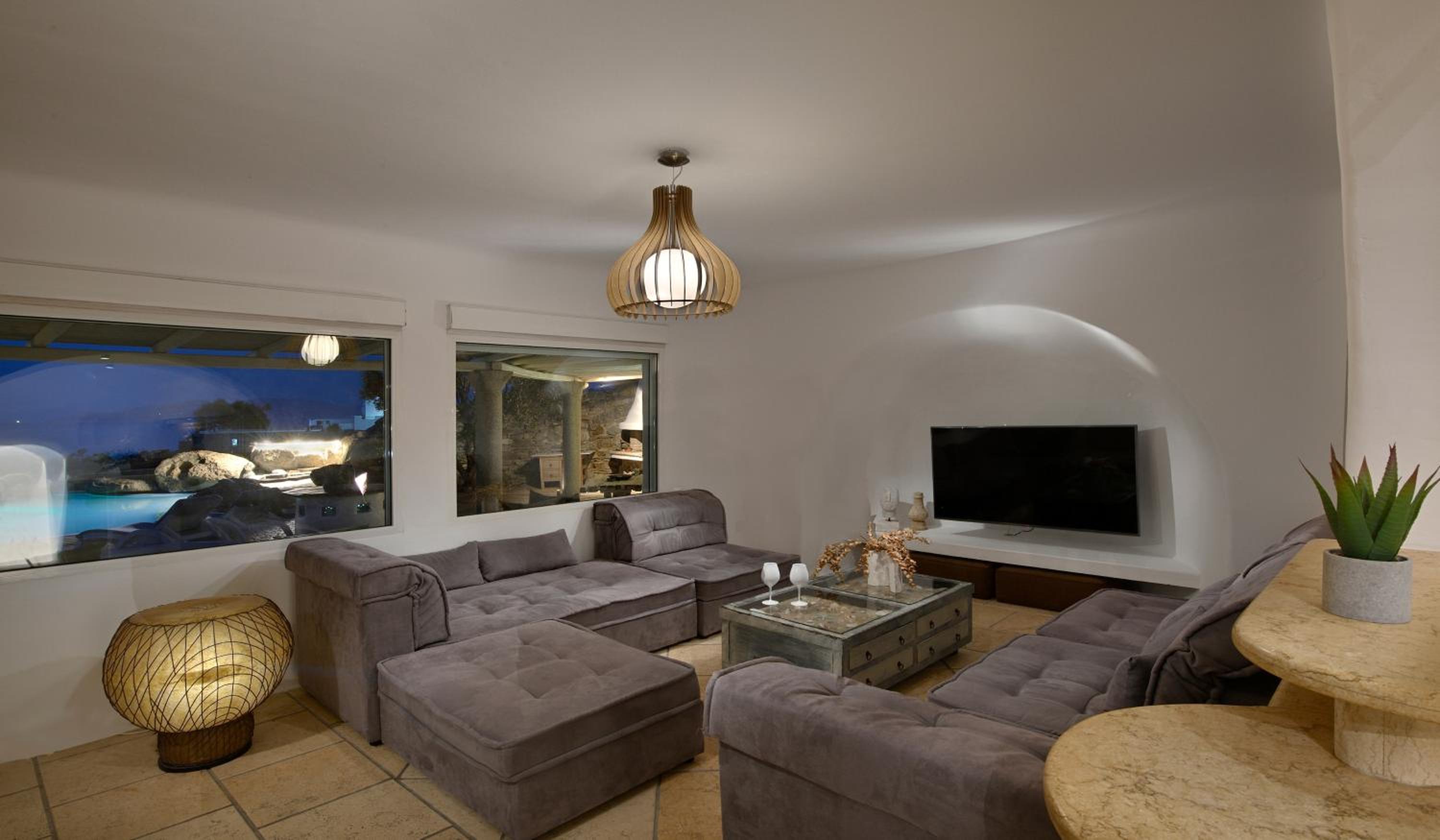 Six-Bedroom Villa  photo 1