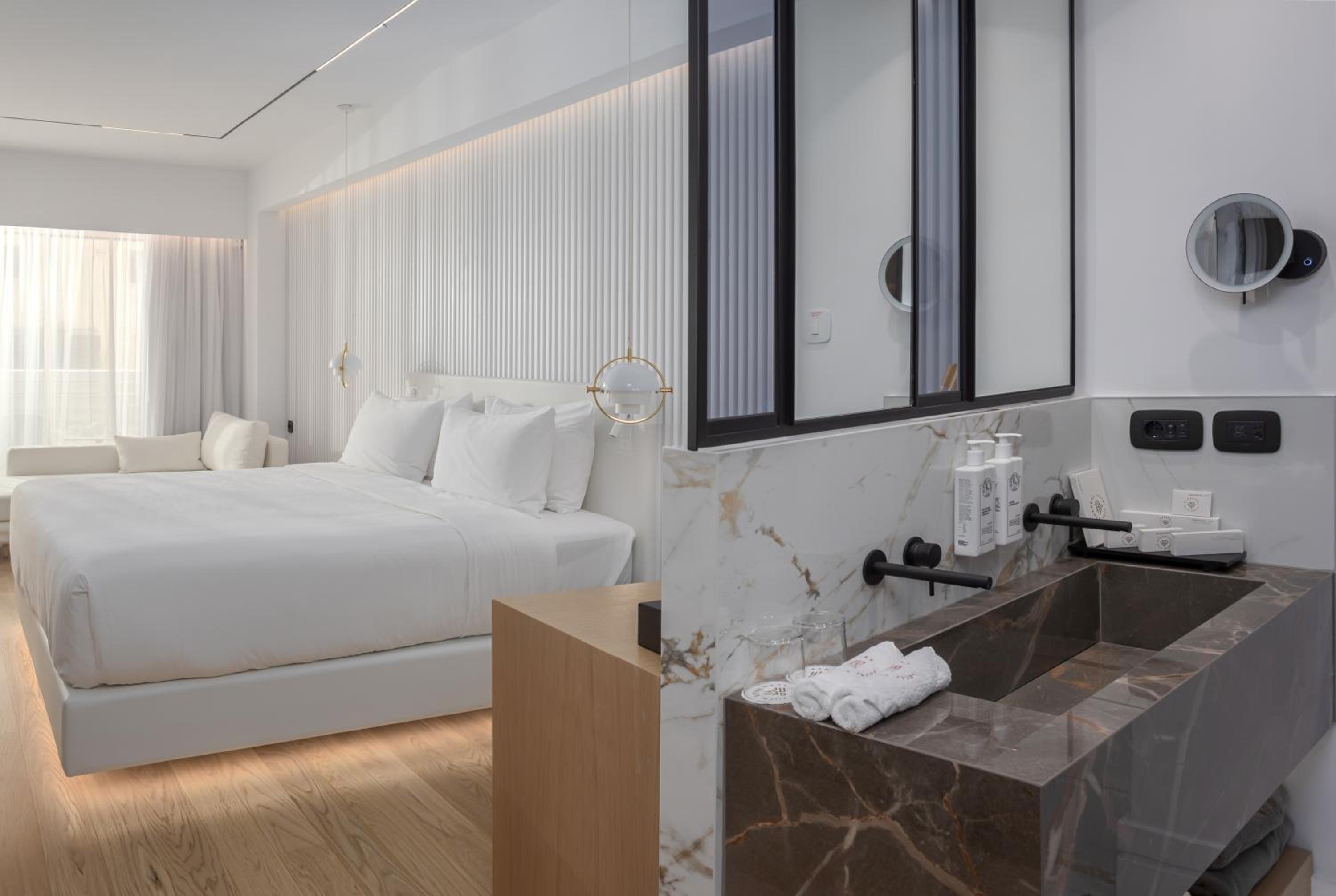 Deluxe Double Room - Photo 1