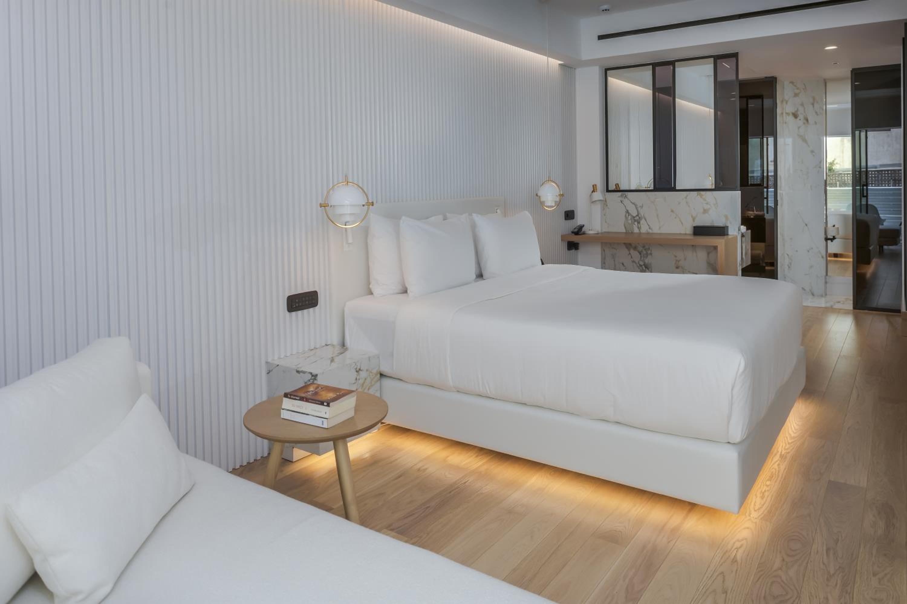 Deluxe Double Room - Photo 12