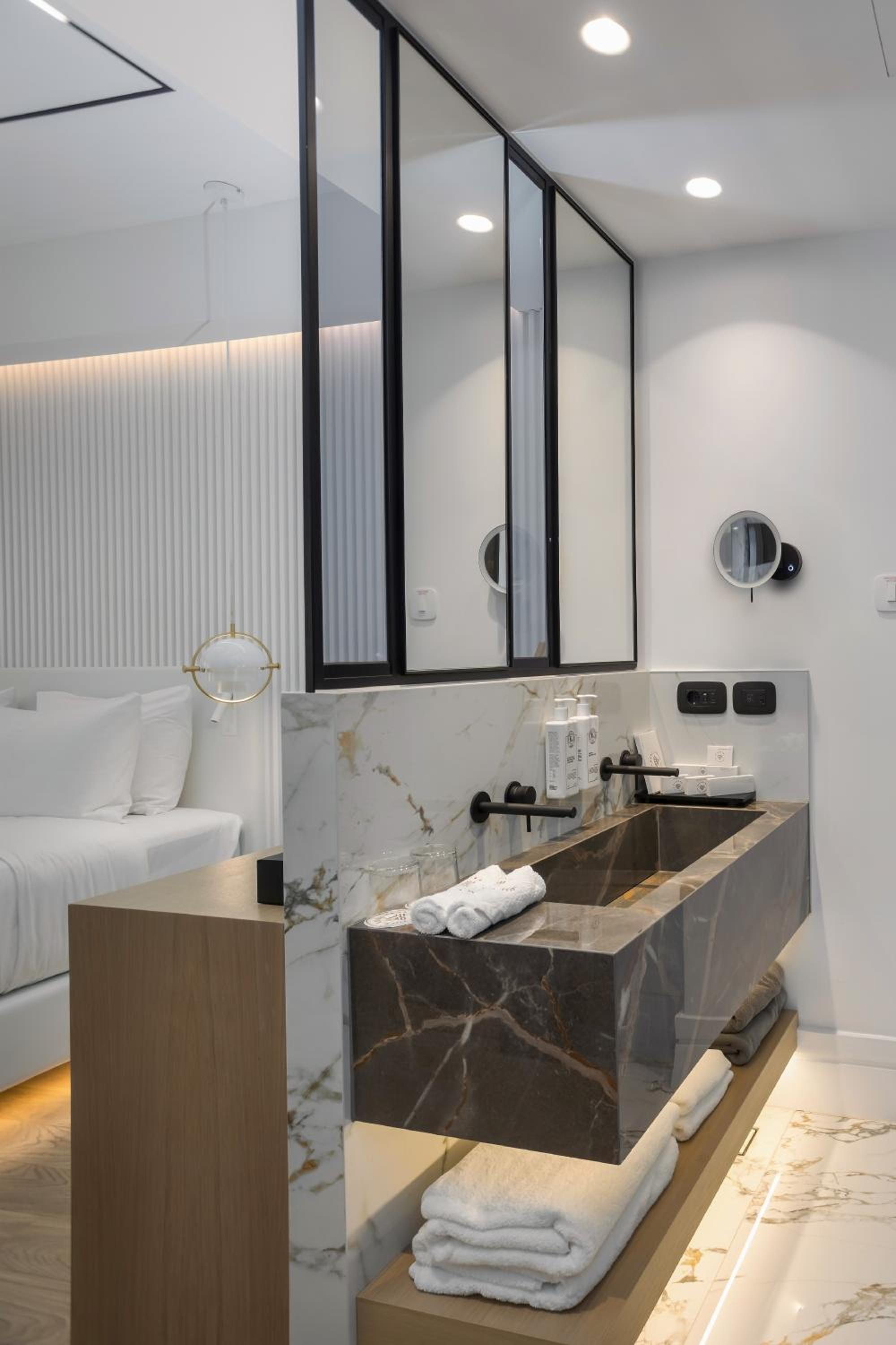 Deluxe Double Room - Photo 4