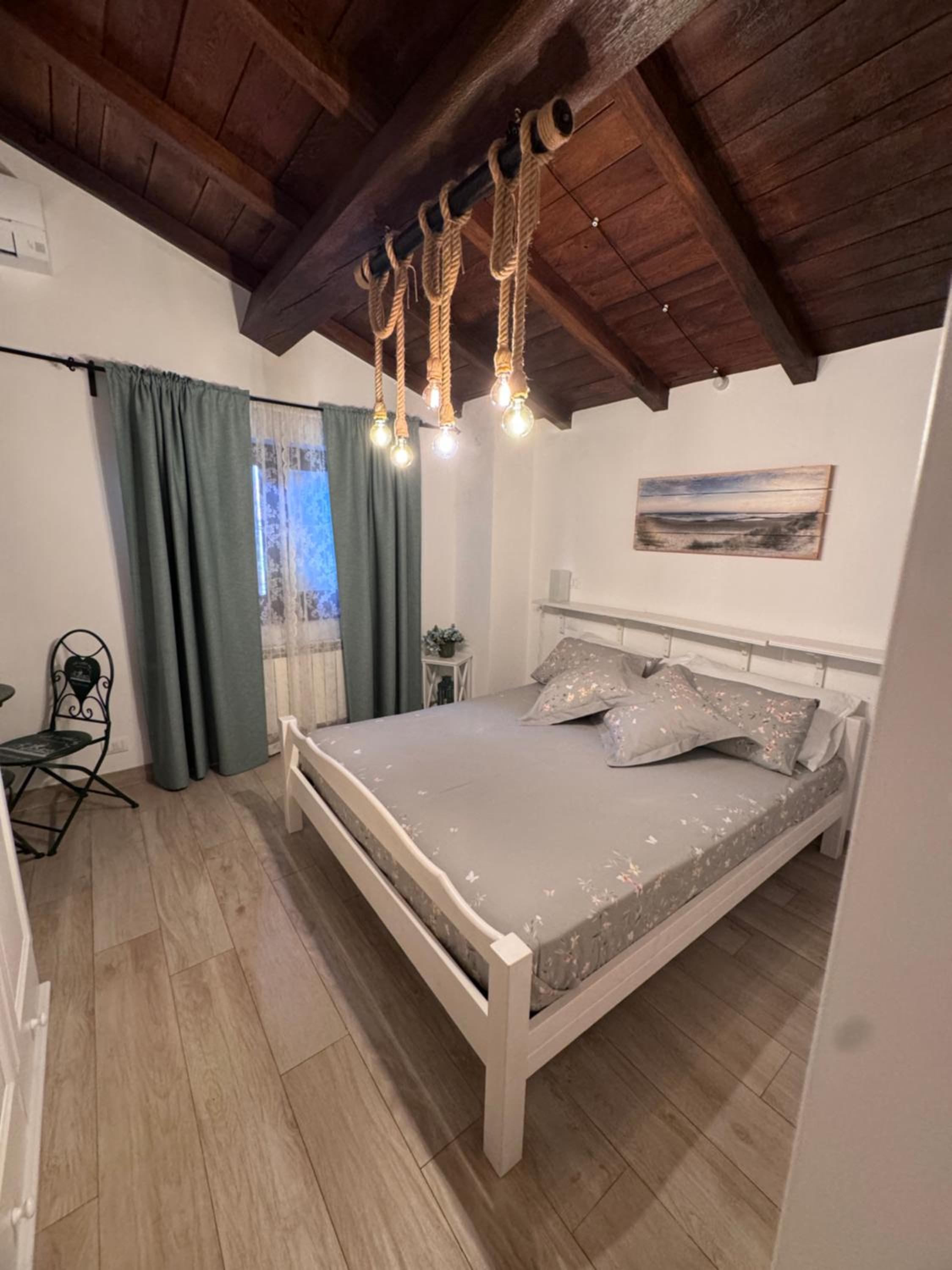 Large Double Room - Photo 5