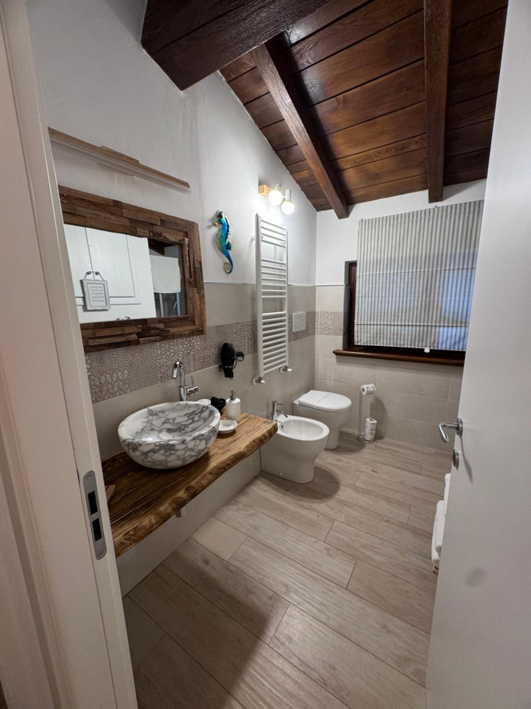 Large Double Room - Photo 7
