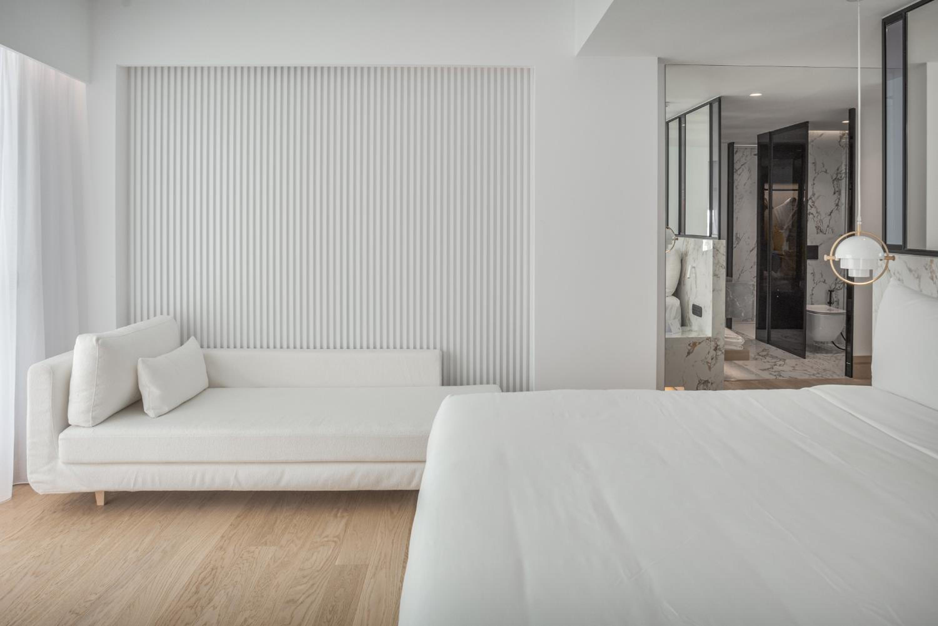 Luxury Suite - Photo 4