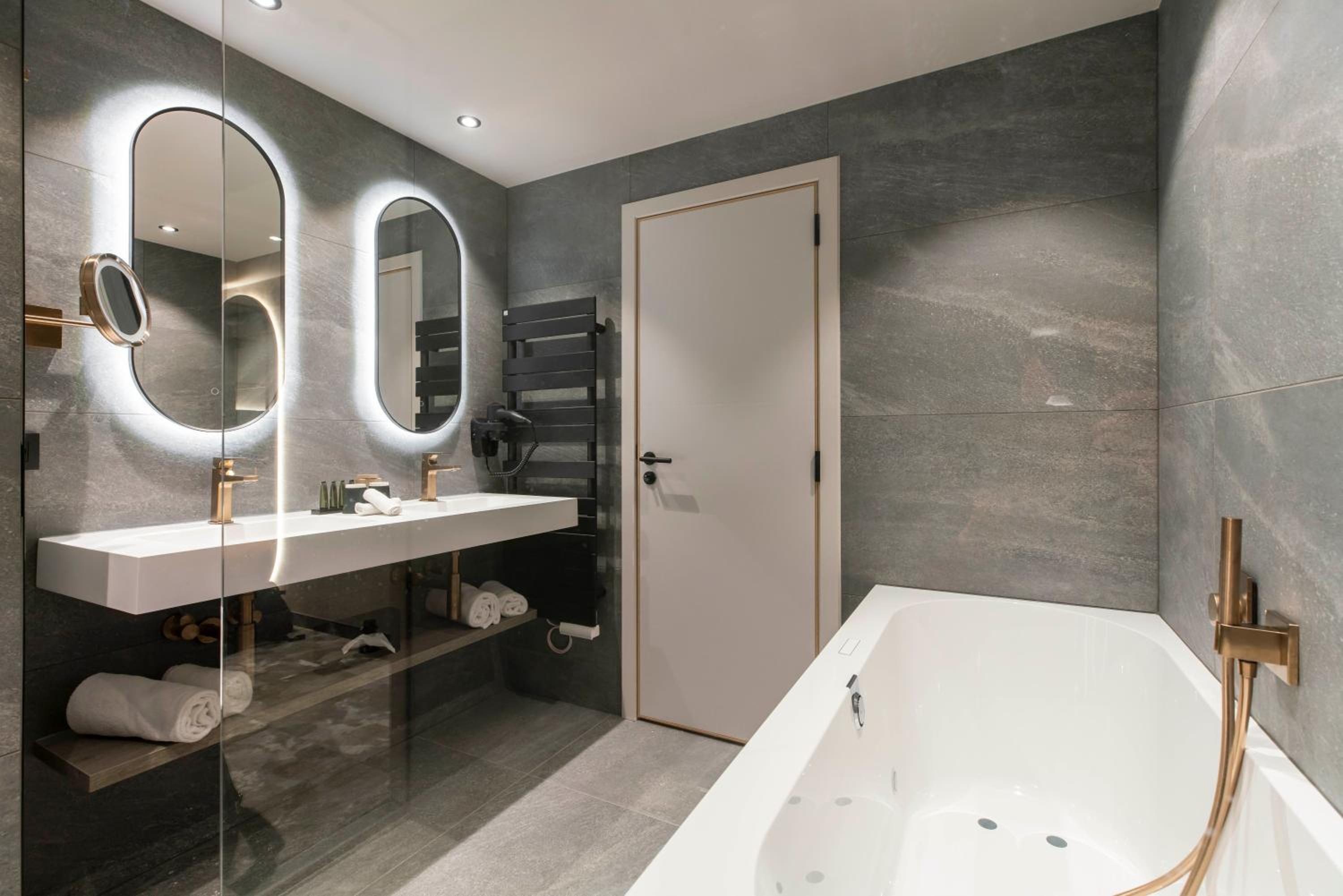 Suite with Spa Bath - Photo 6