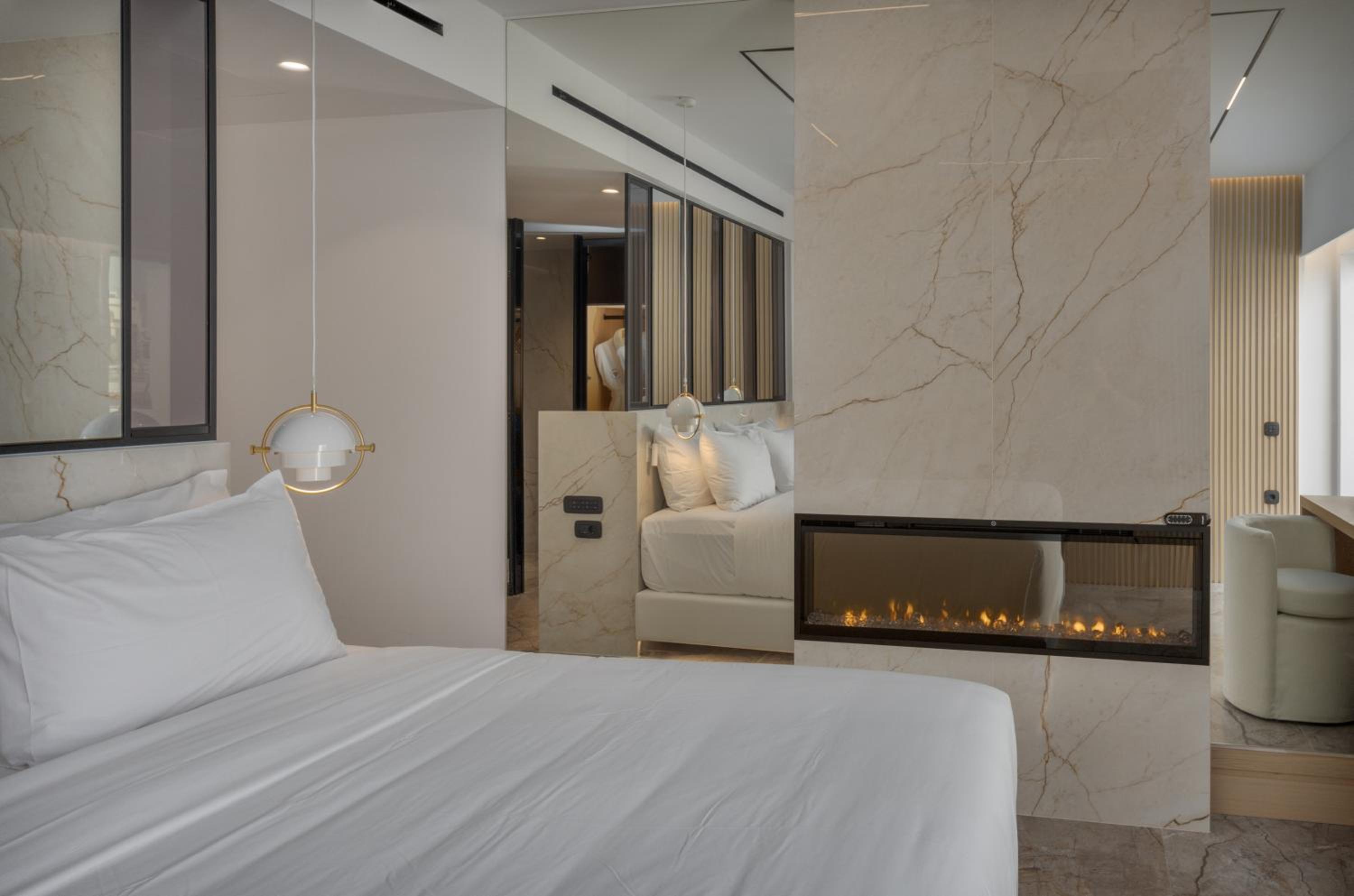 Junior Suite with Private Pool - Photo 2