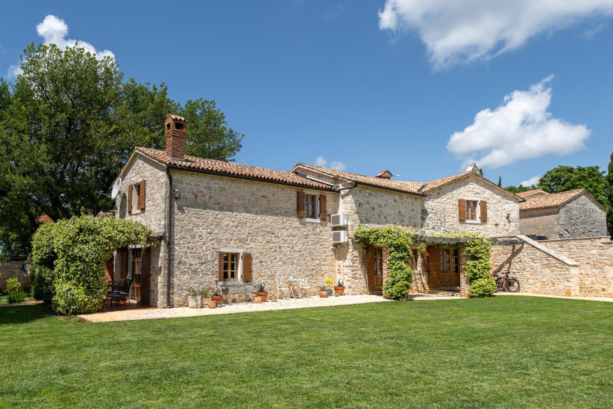 Villa photo 3