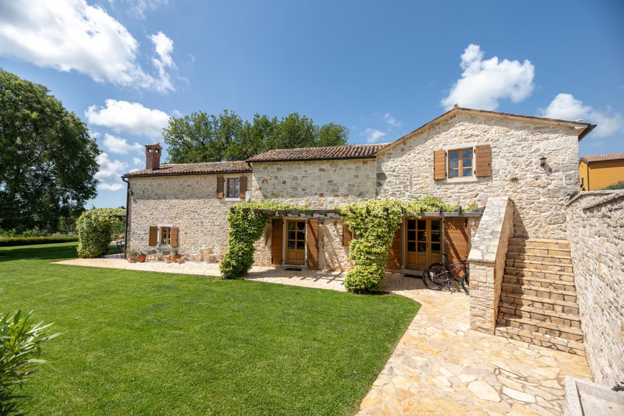 Villa photo 2