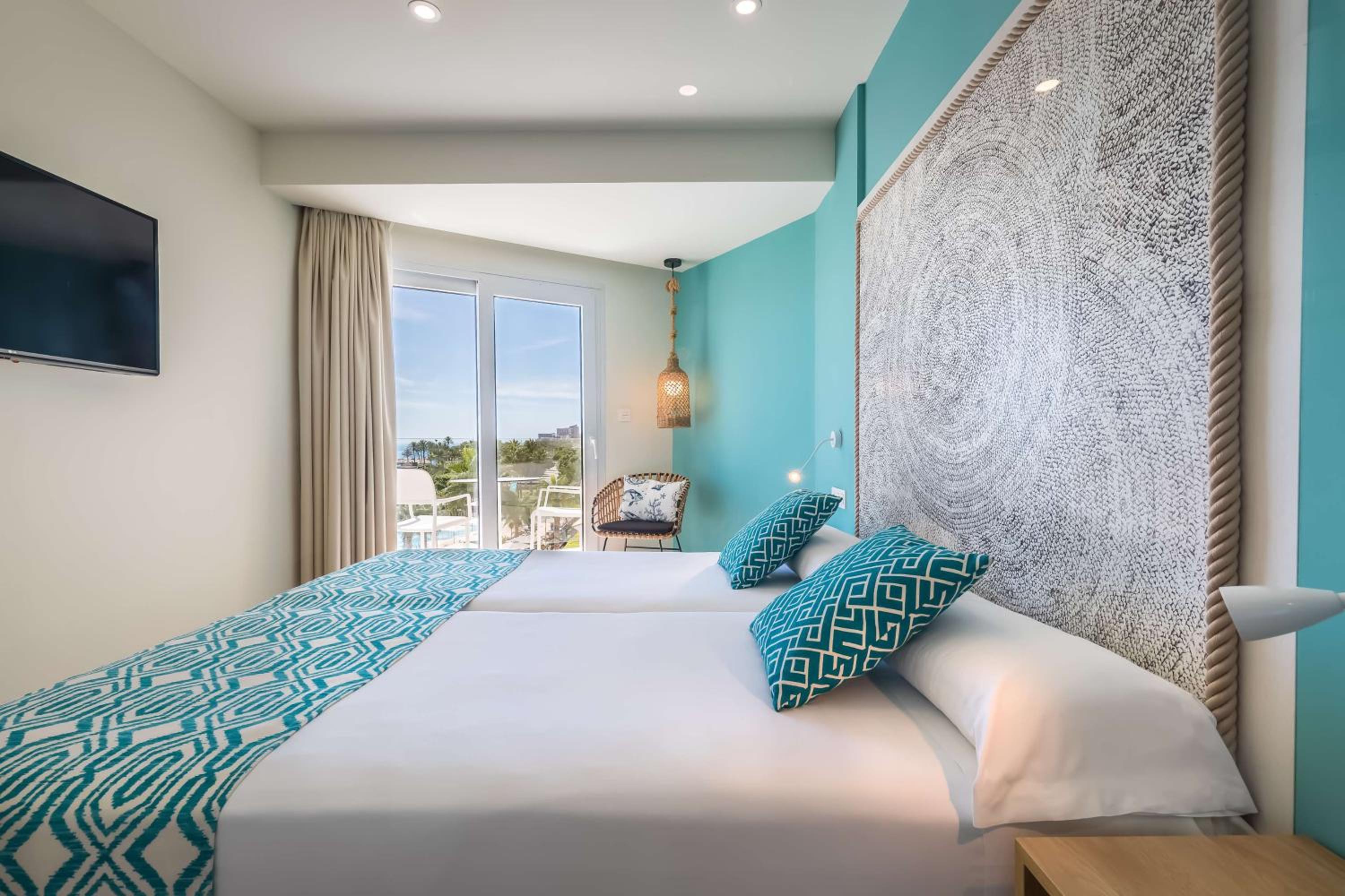 Double or Twin Room with Side Sea View - Photo 1