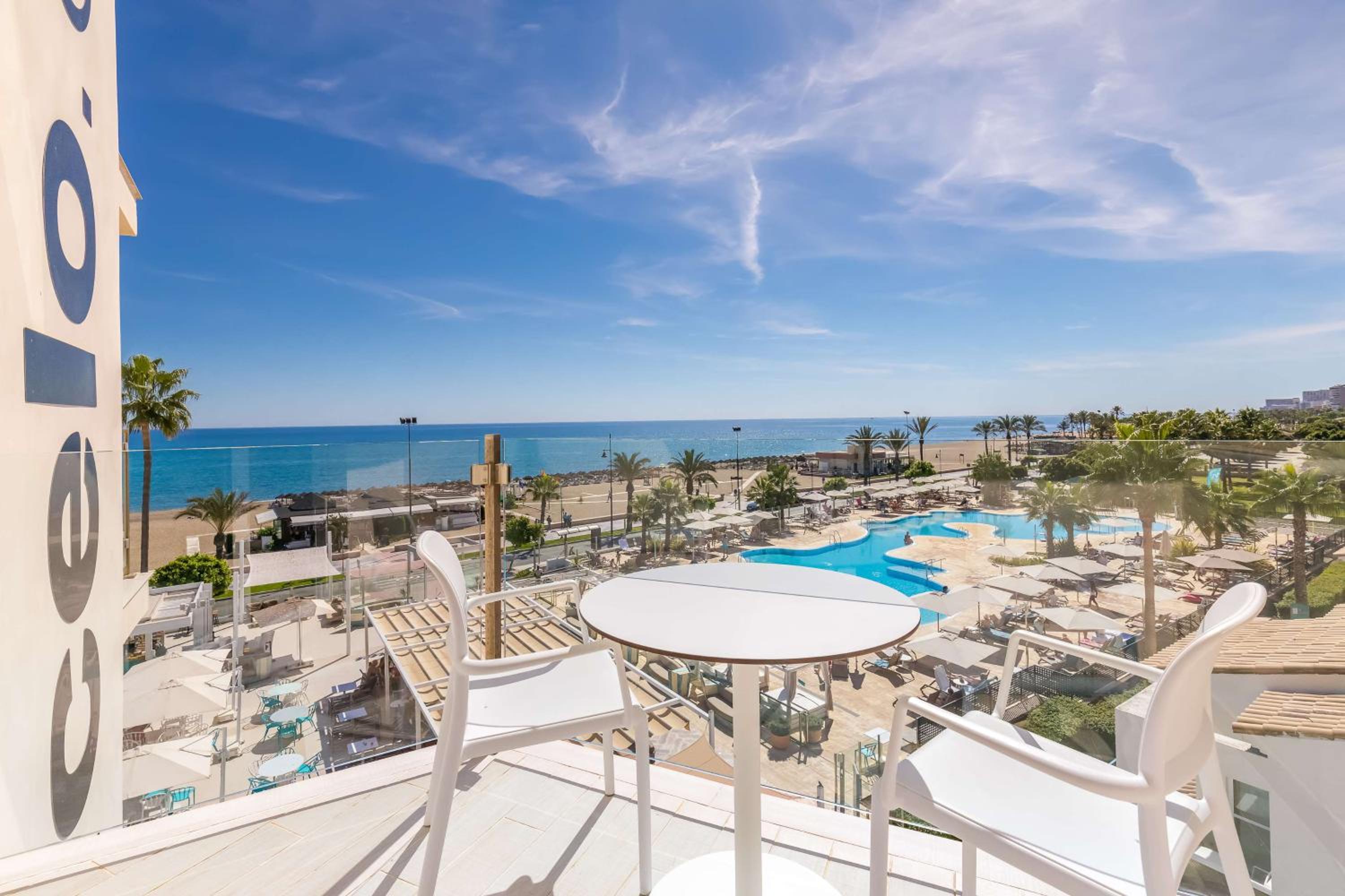 Double or Twin Room with Side Sea View - Photo 5