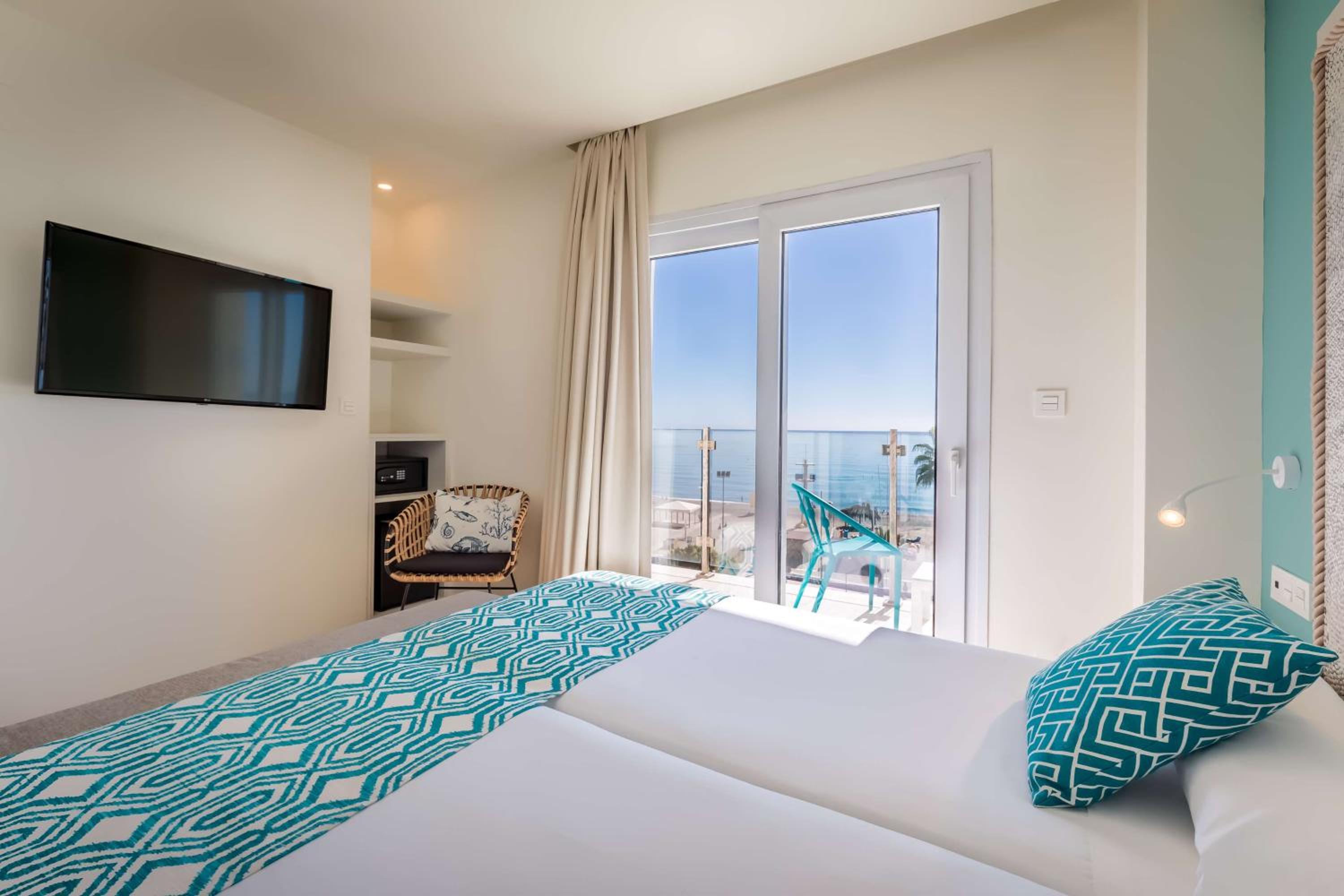 Double Room with Sea View - Photo 5