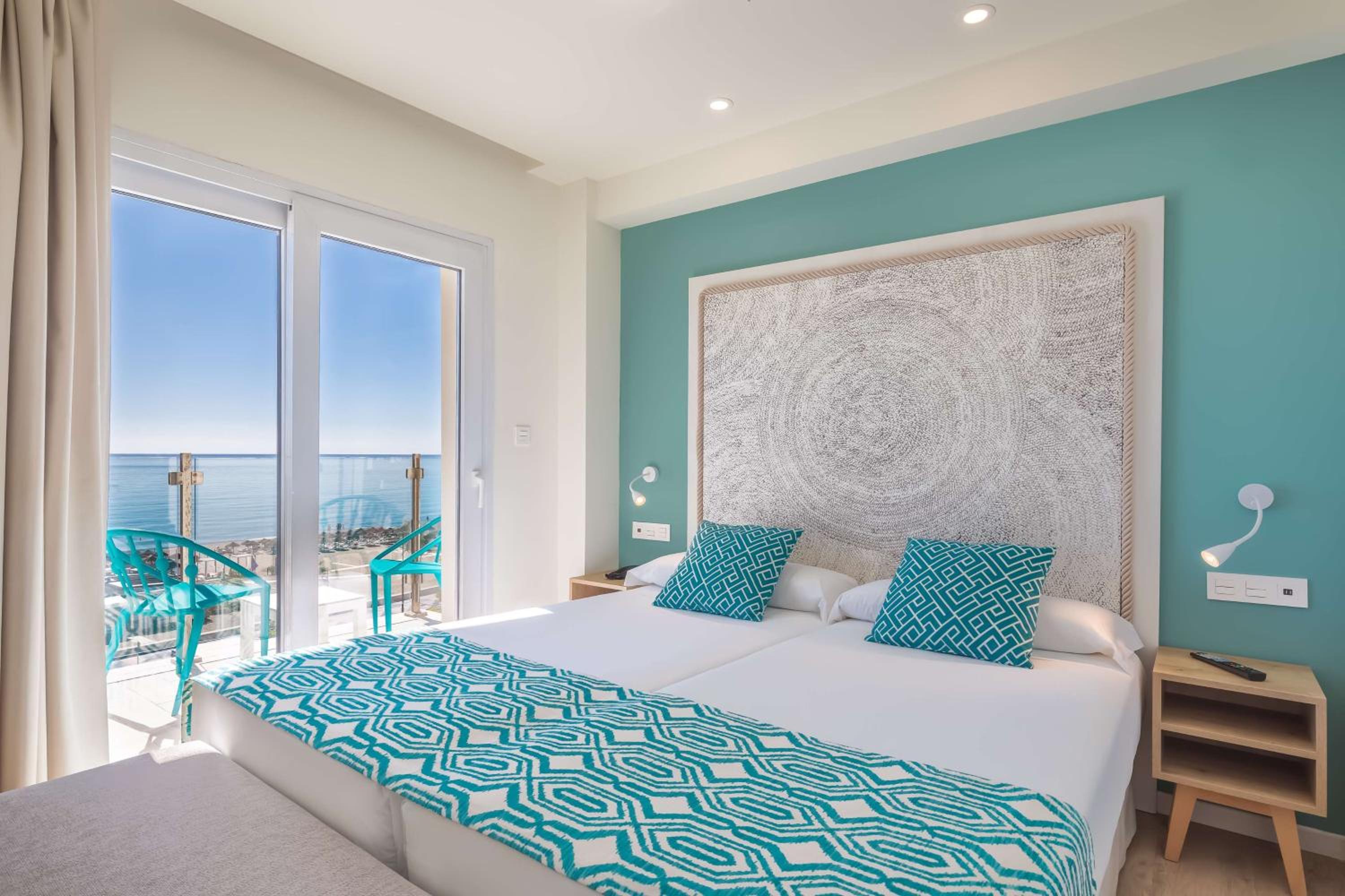 Double Room with Sea View - Photo 1