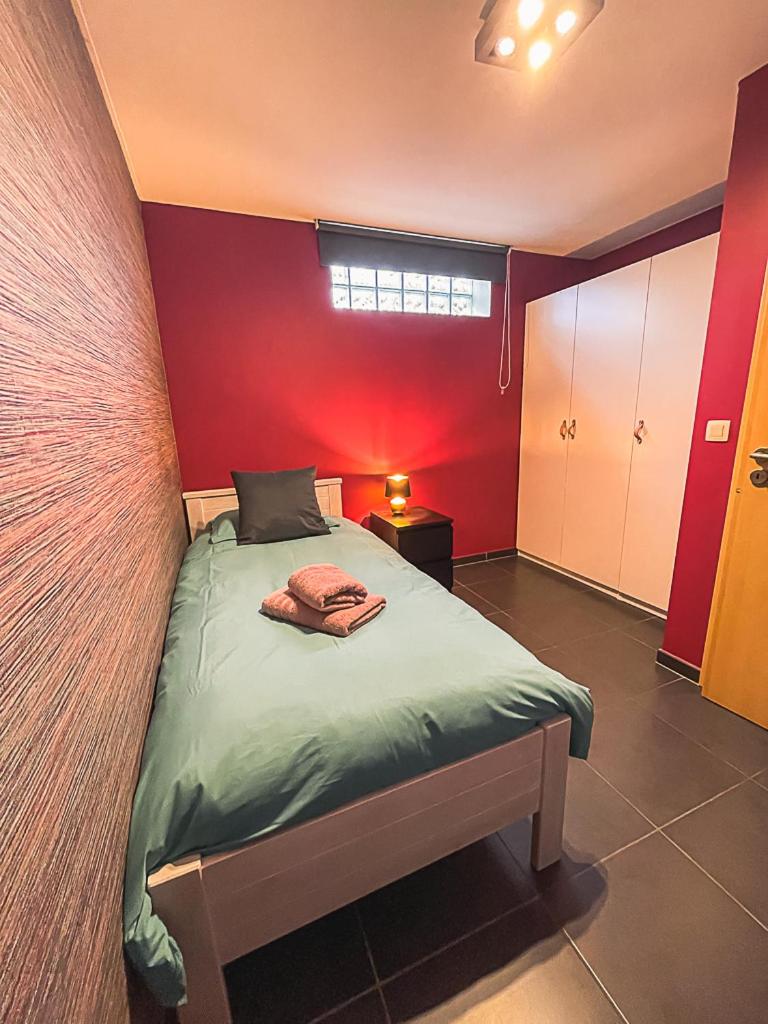 Two-Bedroom Apartment - Photo 2