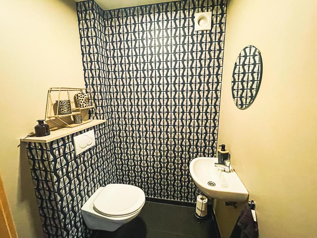 Two-Bedroom Apartment - Photo 18