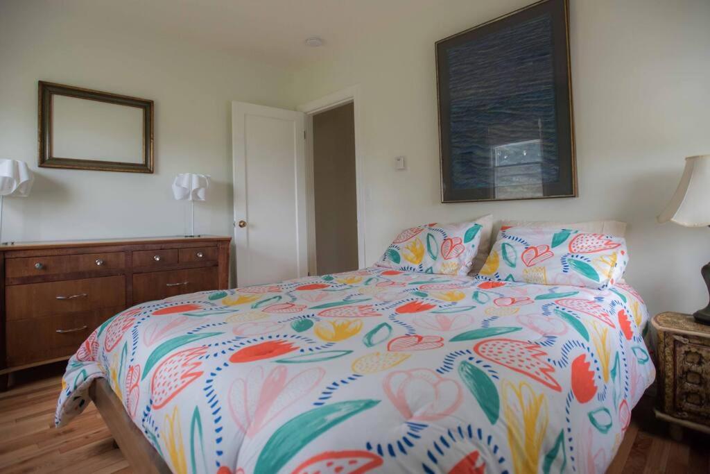Five-Bedroom House photo 3