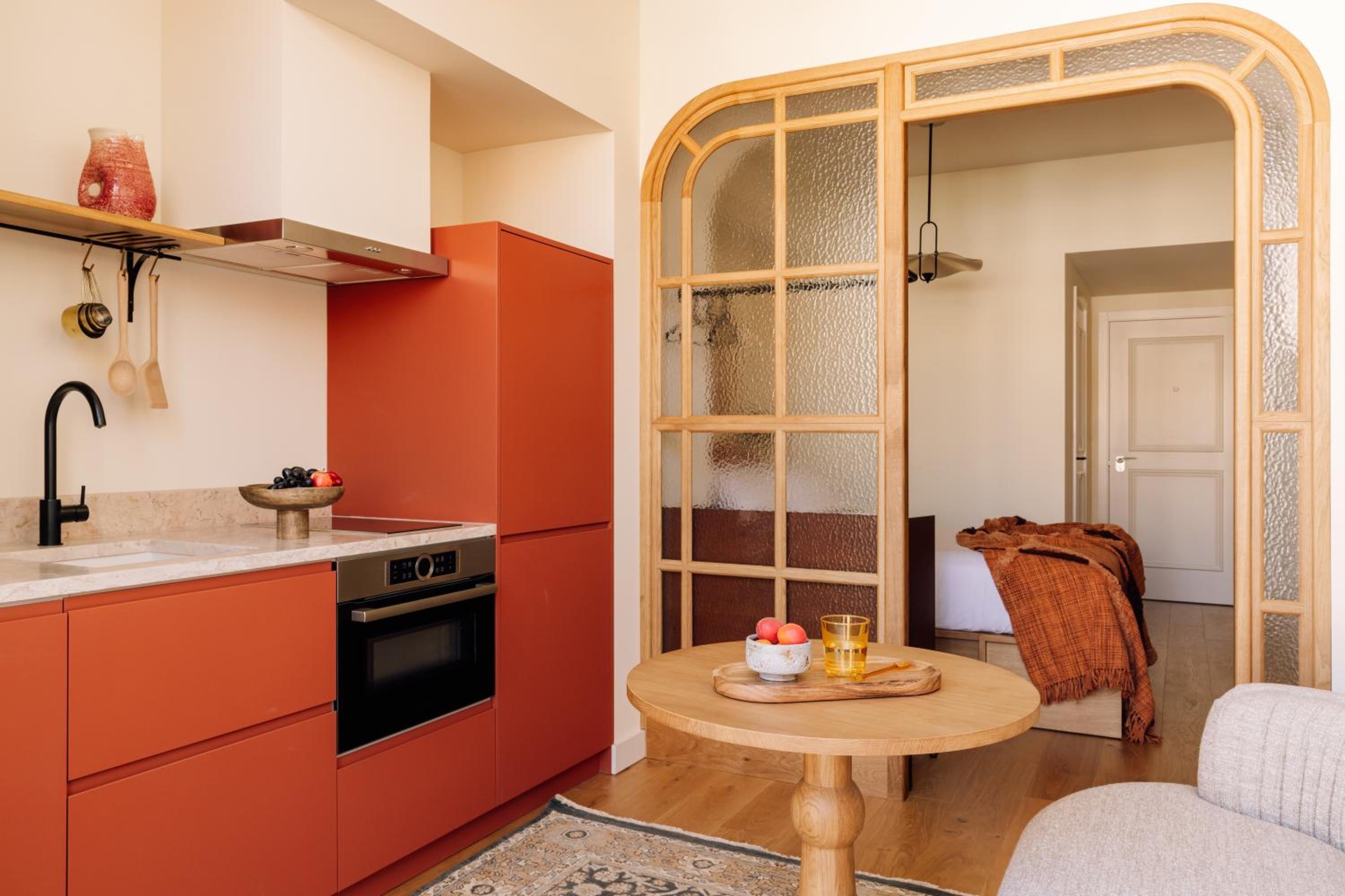 Locke Studio with Balcony - Photo 2