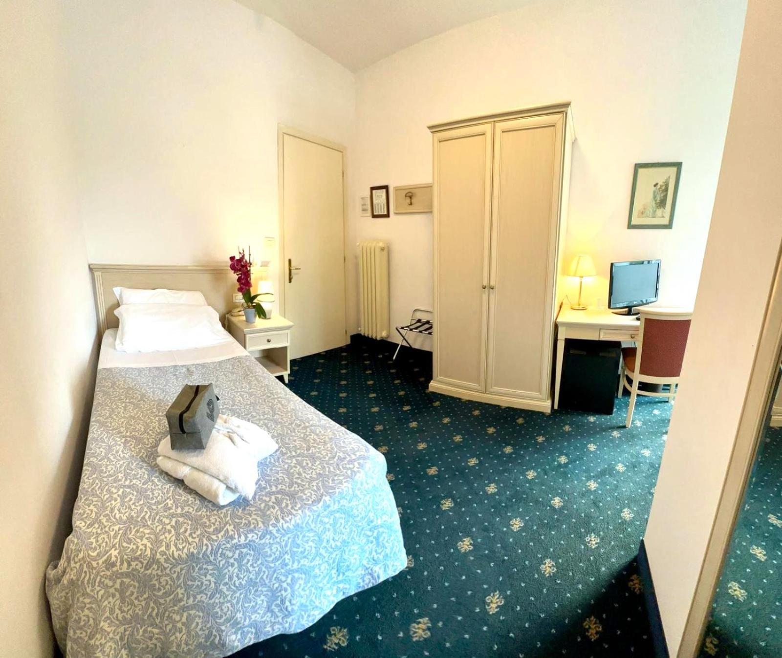 Single Room photo 3