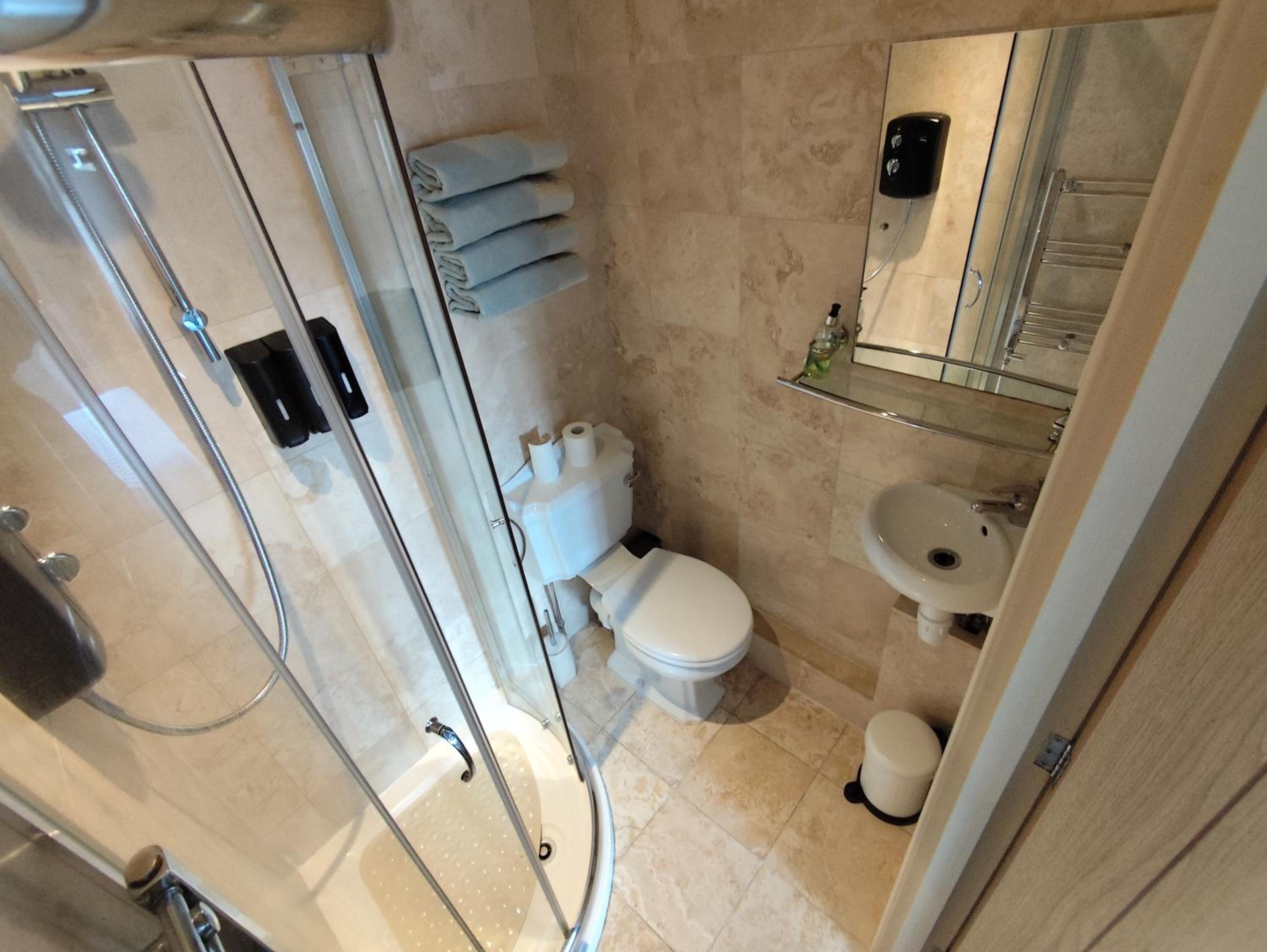 Deluxe Double Room with Shower photo 2