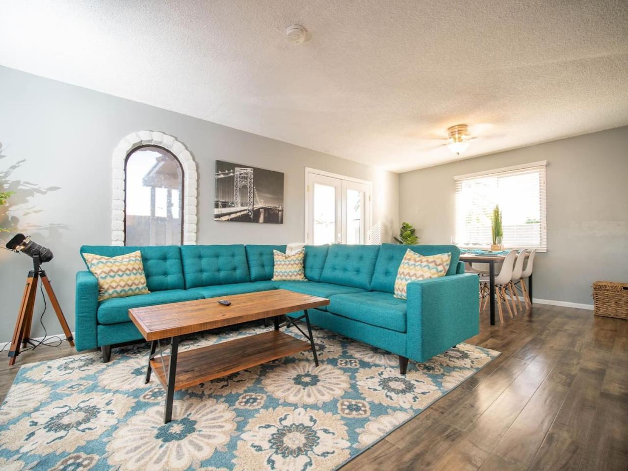Five-Bedroom House photo 1