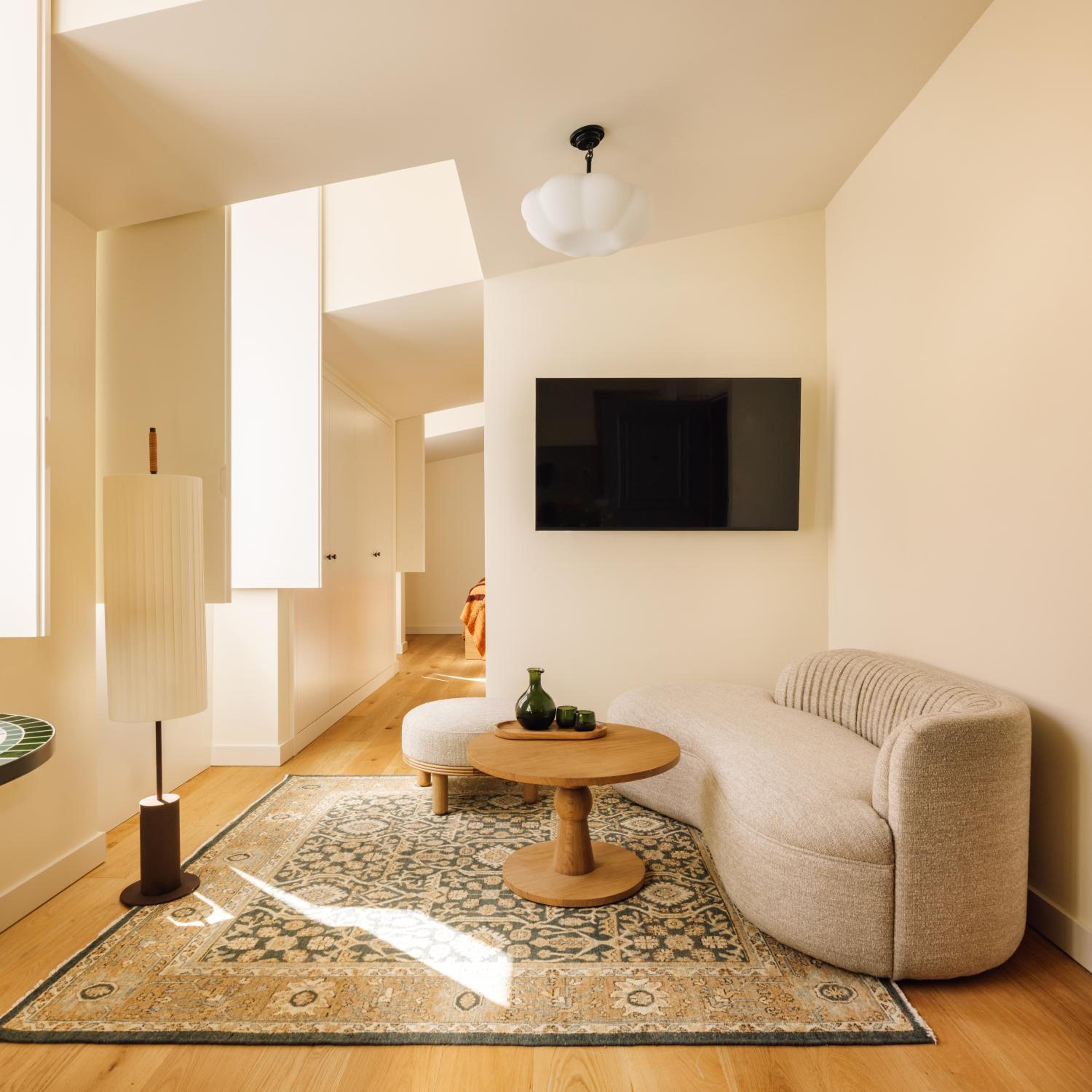 One Bedroom Apartment - Photo 1