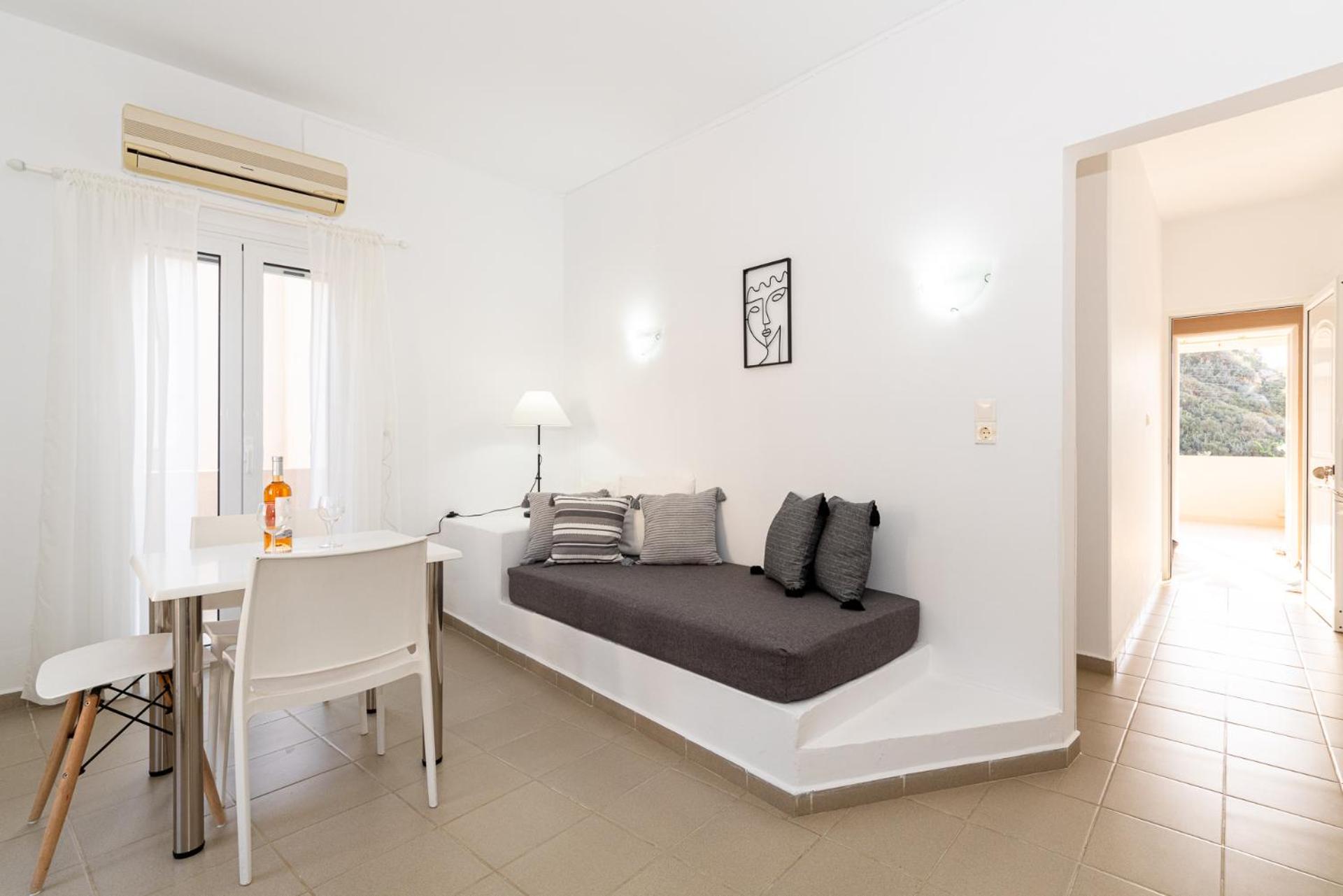 One-Bedroom Apartment photo 1